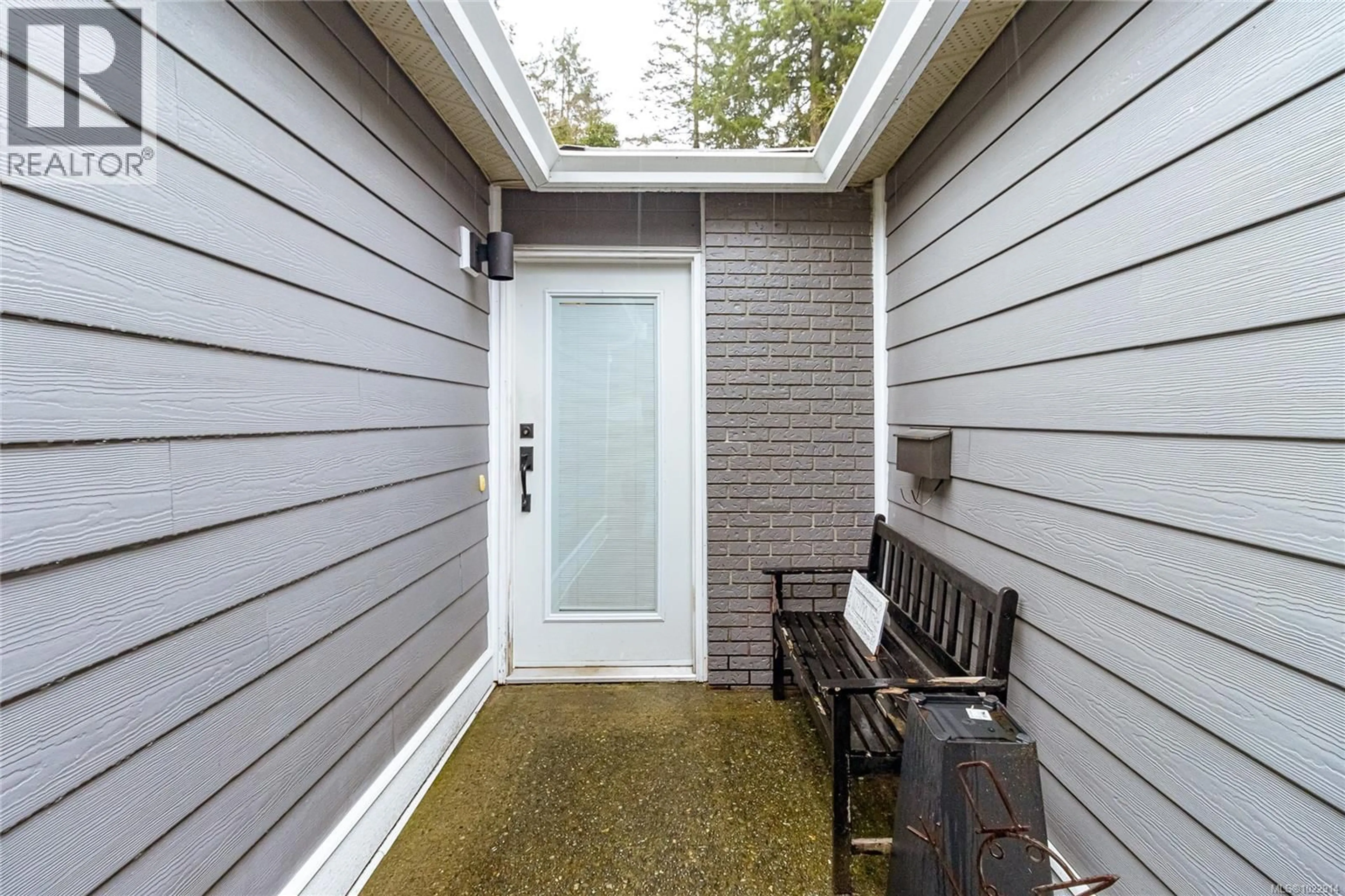 Patio, street for 5845 KINCH AVENUE, Duncan British Columbia V9L1K2