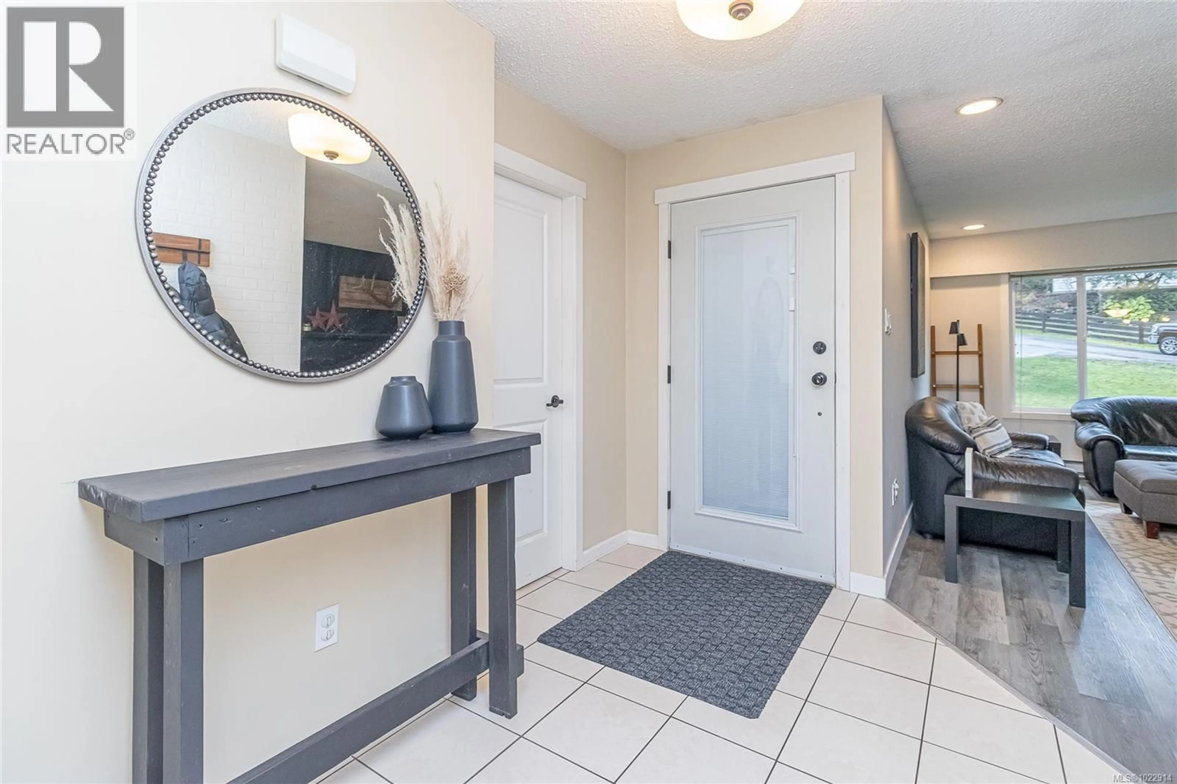 Indoor entryway for 5845 KINCH AVENUE, Duncan British Columbia V9L1K2