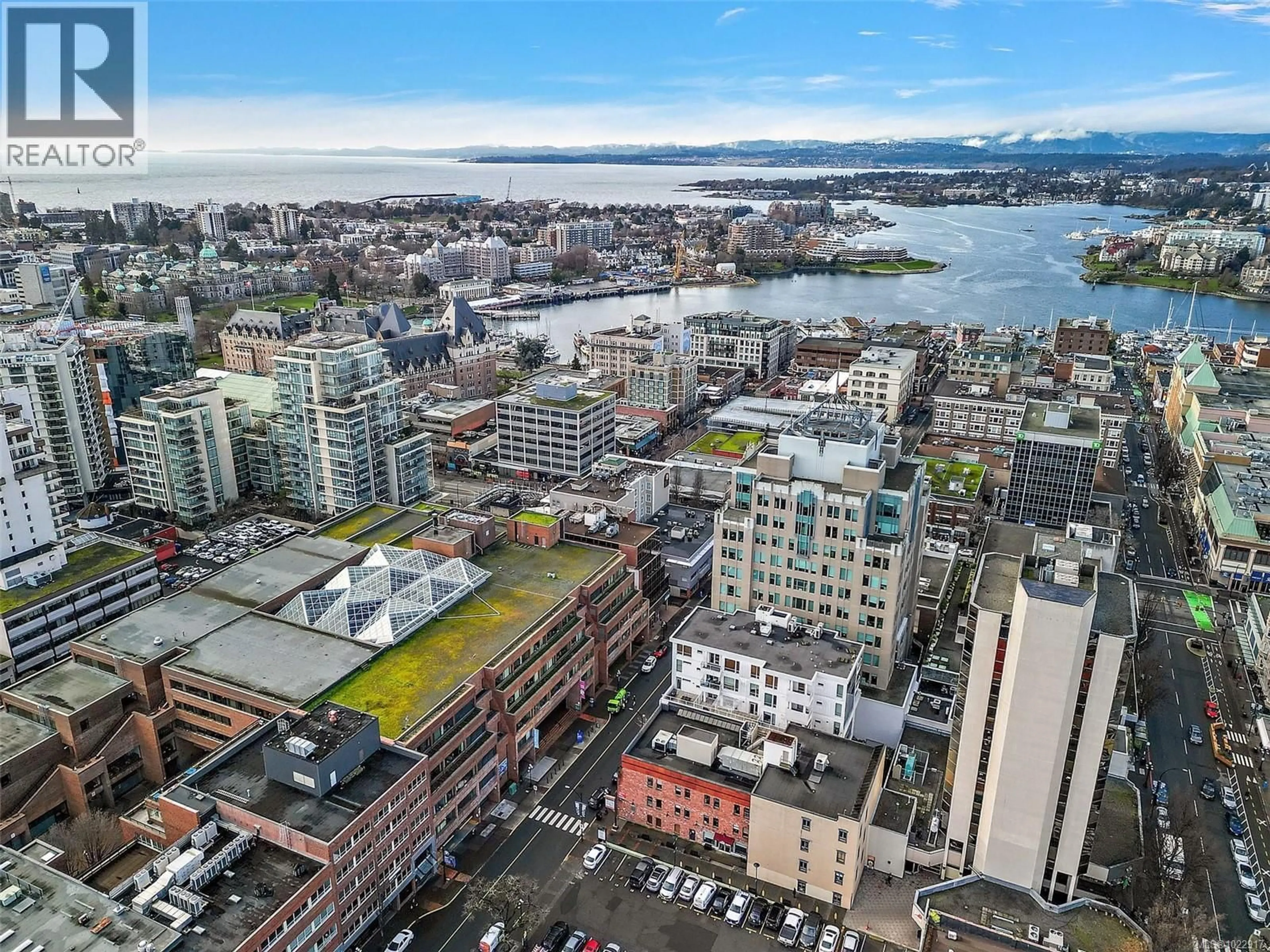 A pic from outside/outdoor area/front of a property/back of a property/a pic from drone, city buildings view from balcony for 404 - 732 BROUGHTON STREET, Victoria British Columbia V8W3E9