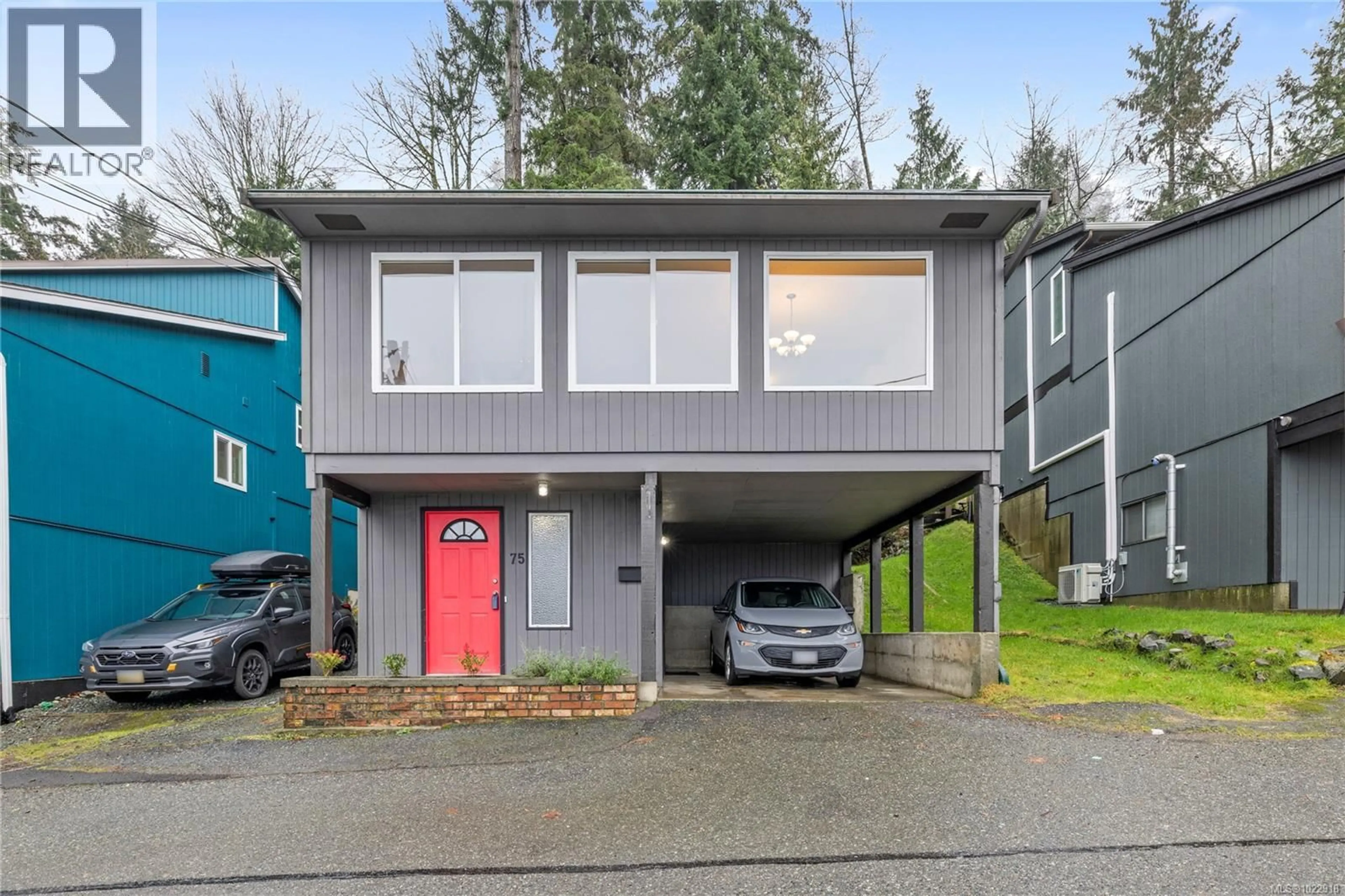 Home with vinyl exterior material, street for 75 RILEY PLACE, Nanaimo British Columbia V9T5B9