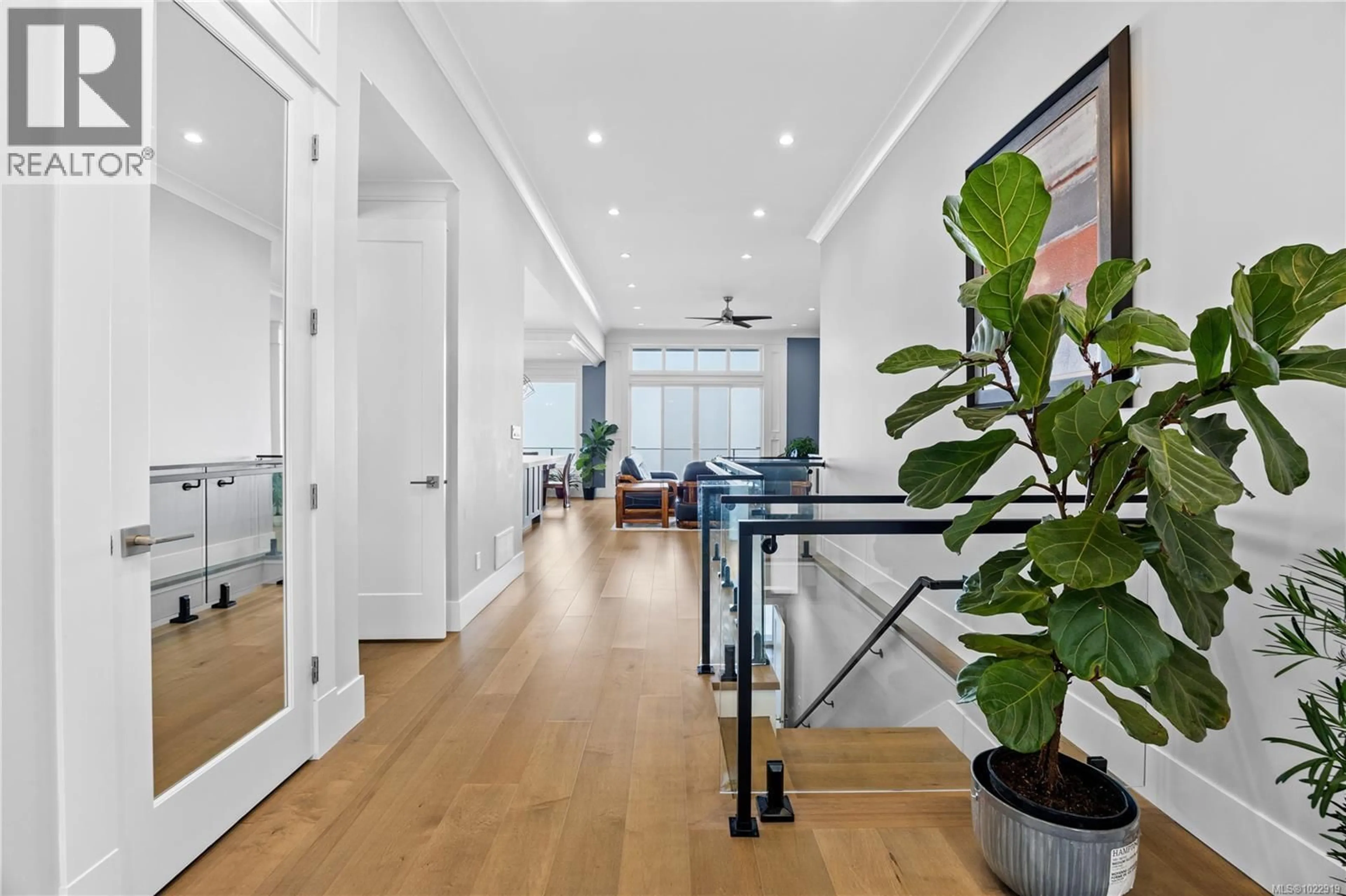 Indoor foyer for 5326 DEWAR ROAD, Nanaimo British Columbia V9S3G3