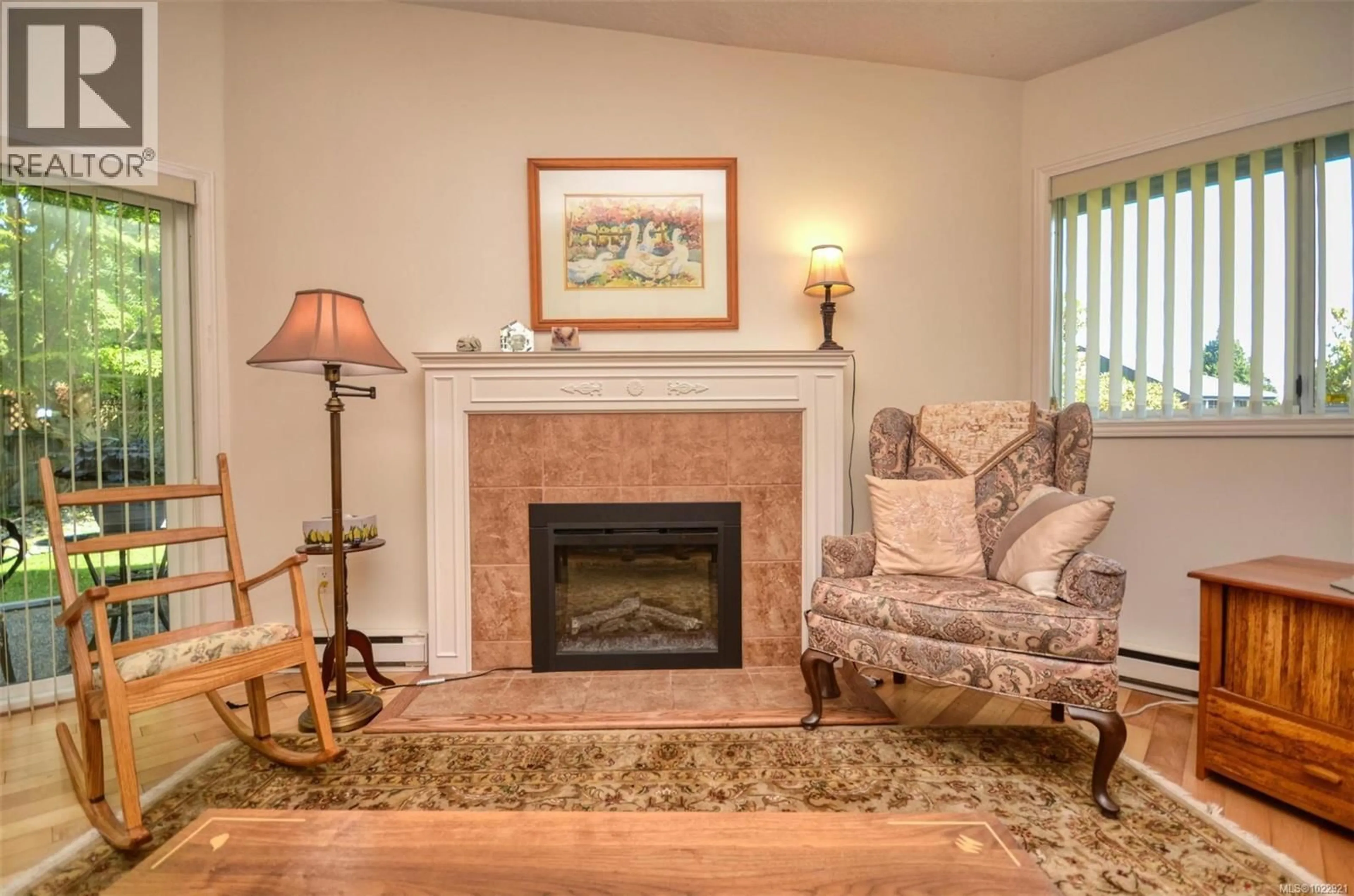 Living room with furniture, unknown for 7 - 5156 CORDOVA BAY ROAD, Saanich British Columbia V8Y2X5