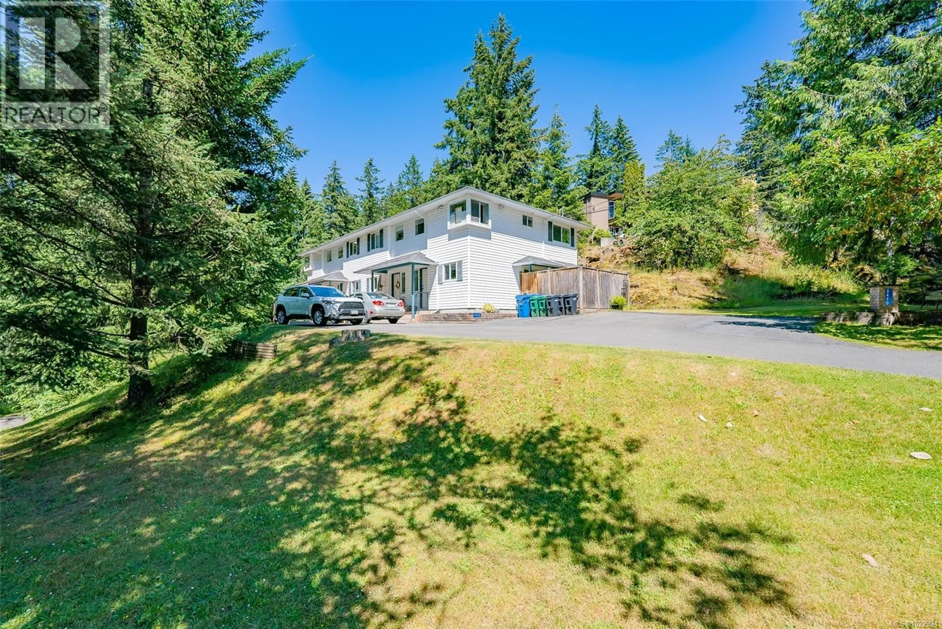 A pic from outside/outdoor area/front of a property/back of a property/a pic from drone, water/lake/river/ocean view for 2 - 3470 HILLSIDE AVENUE, Nanaimo British Columbia V9T2Y8