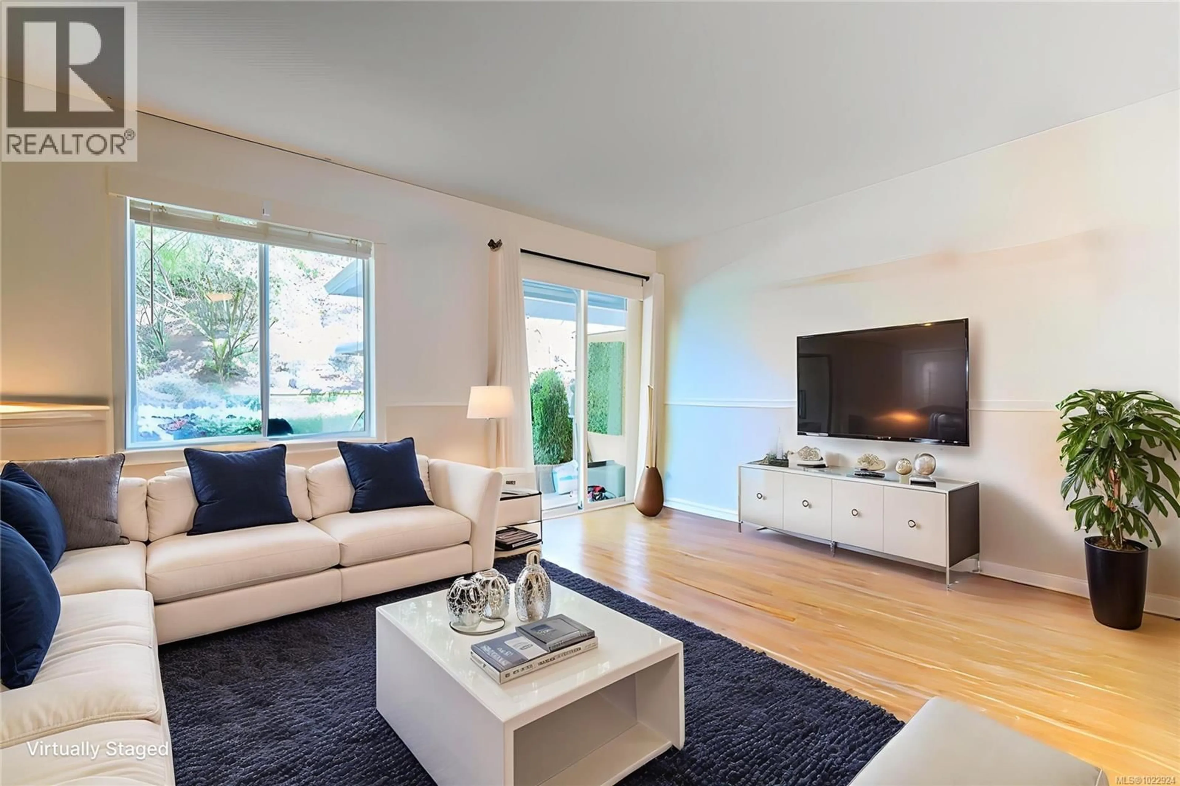 Living room with furniture, unknown for 2 - 3470 HILLSIDE AVENUE, Nanaimo British Columbia V9T2Y8