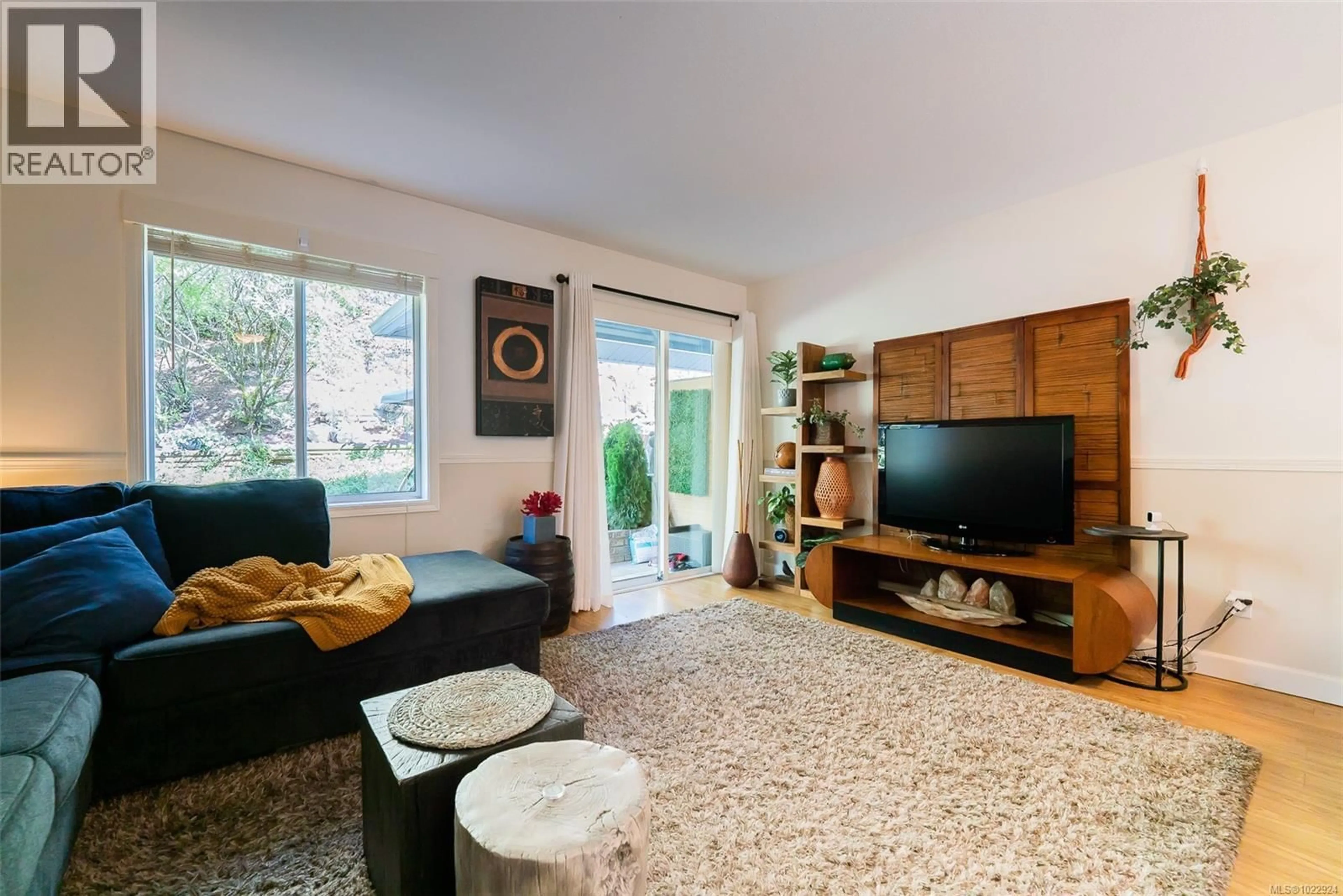 Living room with furniture, unknown for 2 - 3470 HILLSIDE AVENUE, Nanaimo British Columbia V9T2Y8