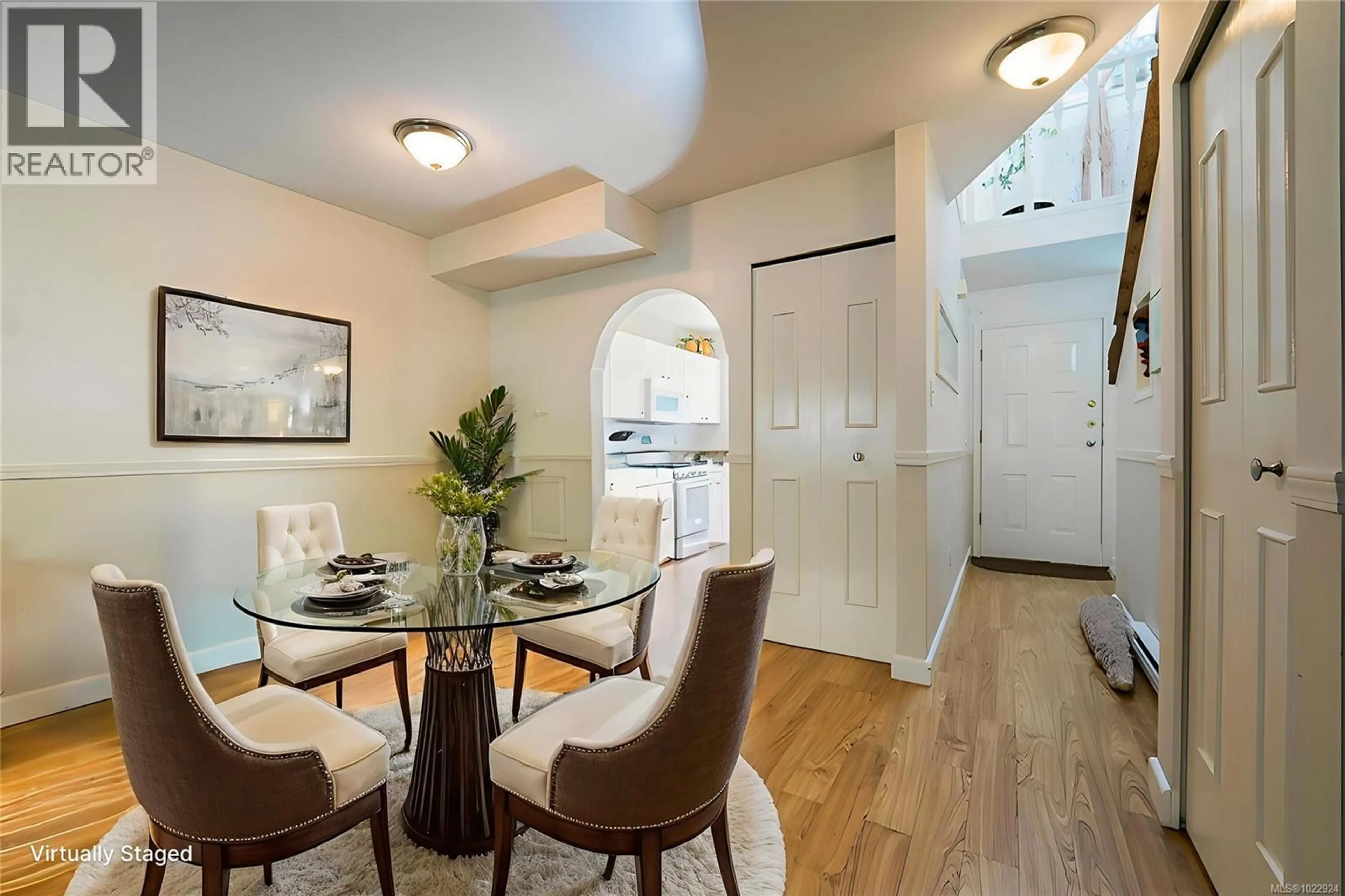 Dining room, wood/laminate floor for 2 - 3470 HILLSIDE AVENUE, Nanaimo British Columbia V9T2Y8