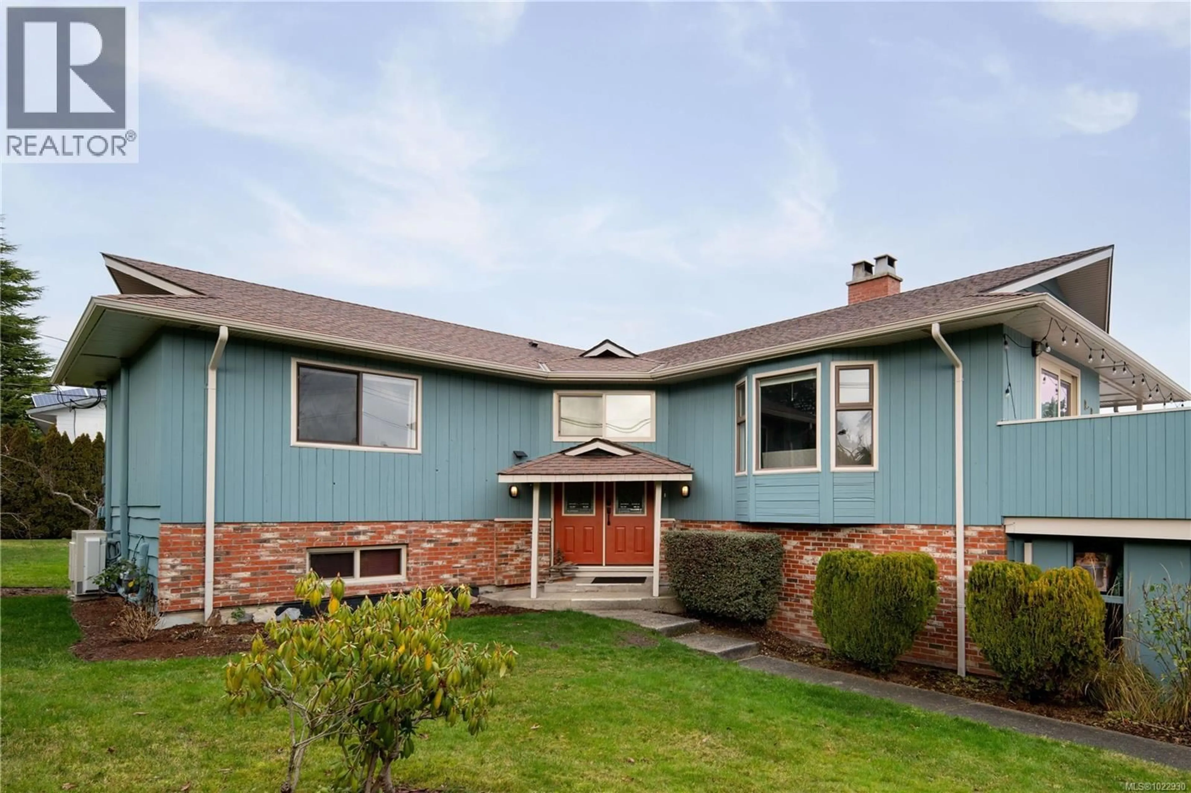 Home with vinyl exterior material, street for 2530 WAKEMAN ROAD, Central Saanich British Columbia V8M1V5