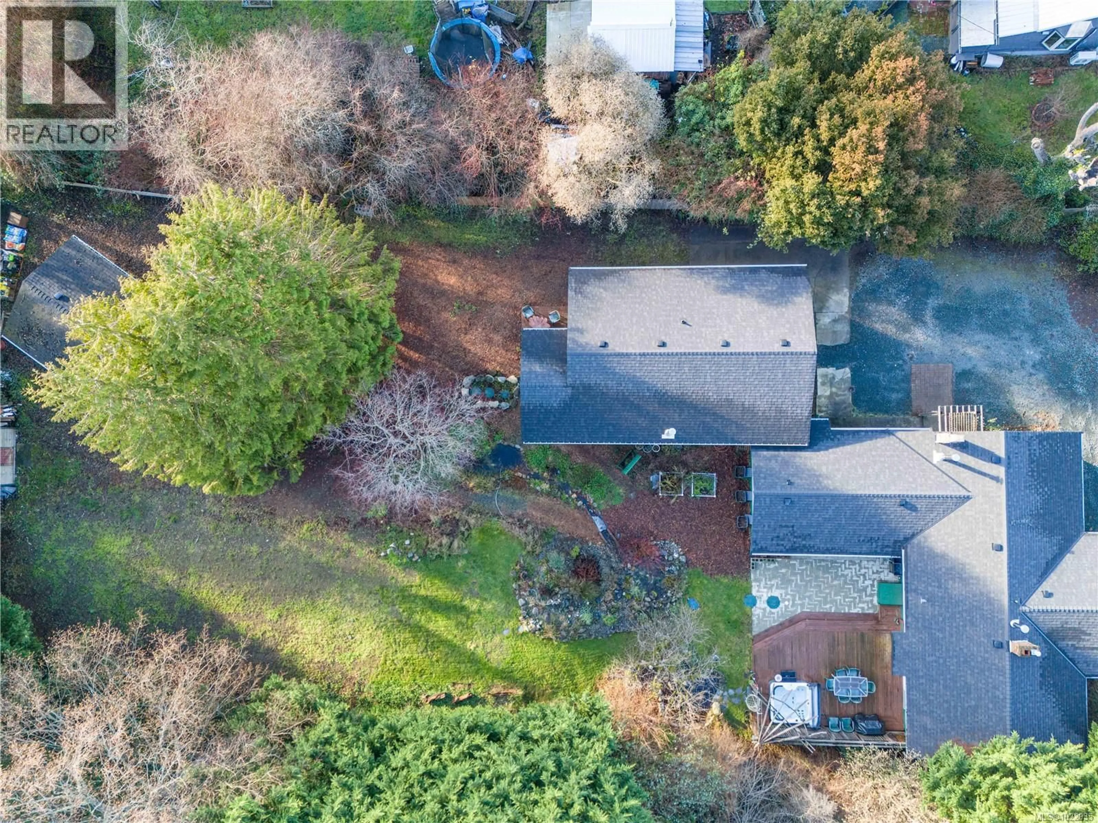 A pic from outside/outdoor area/front of a property/back of a property/a pic from drone, street for 3872 ISLAND HIGHWAY WEST, Qualicum Beach British Columbia V9K2G9