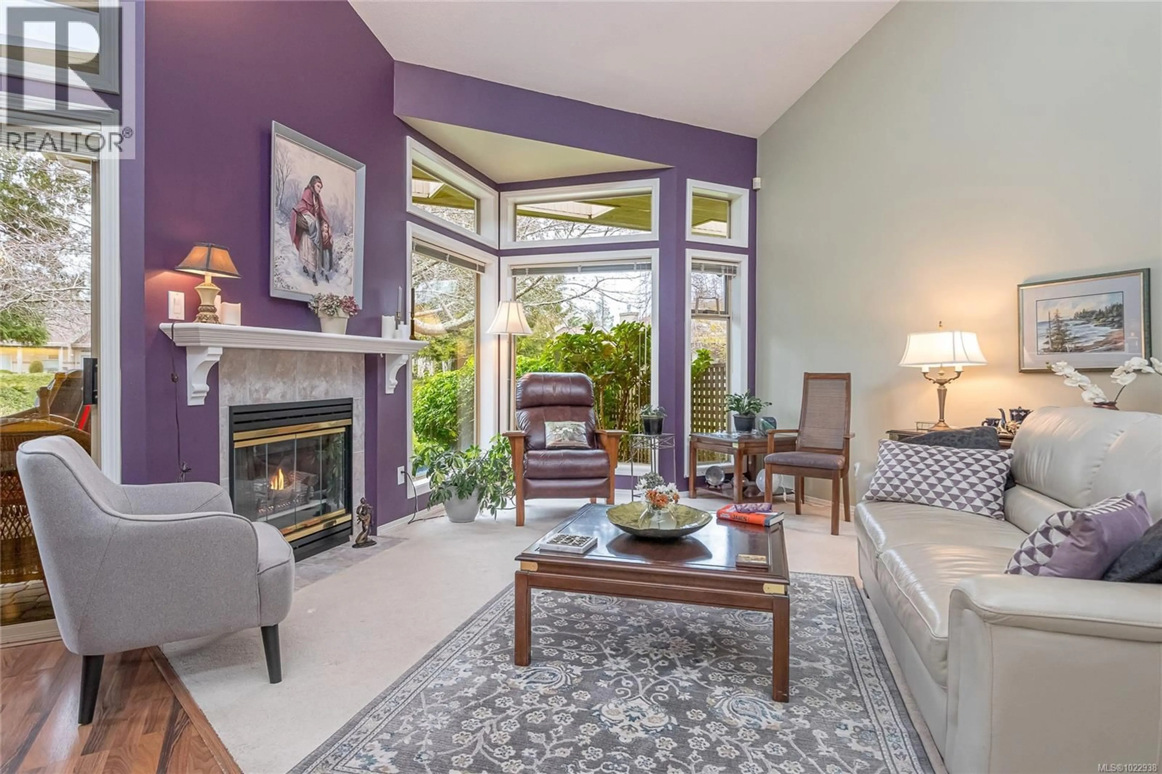 Living room with furniture, unknown for 823 LAKES BOULEVARD, Parksville British Columbia V9P2P8