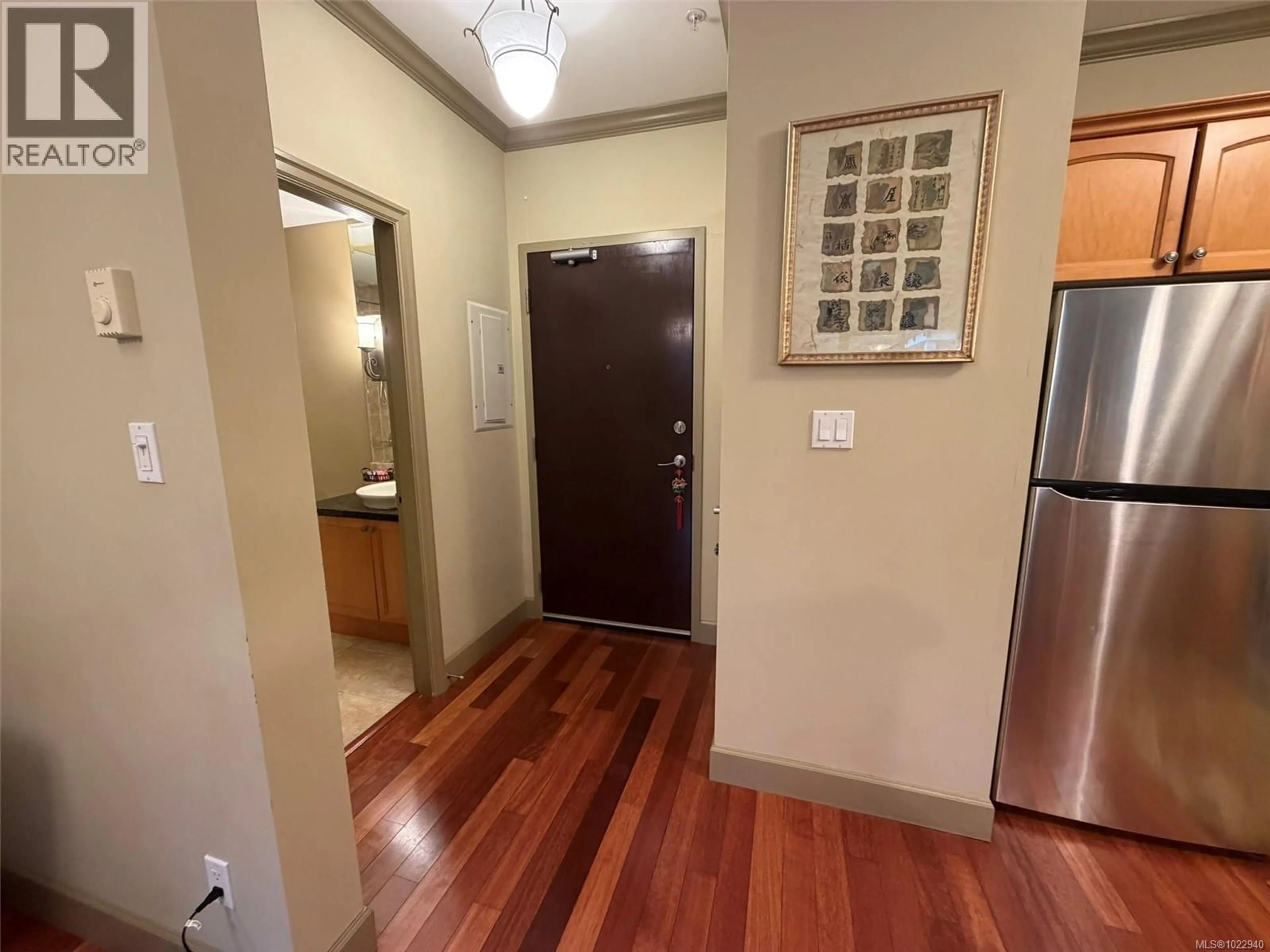 Indoor entryway for 210 - 1620 MCKENZIE AVENUE, Saanich British Columbia V8N0A1