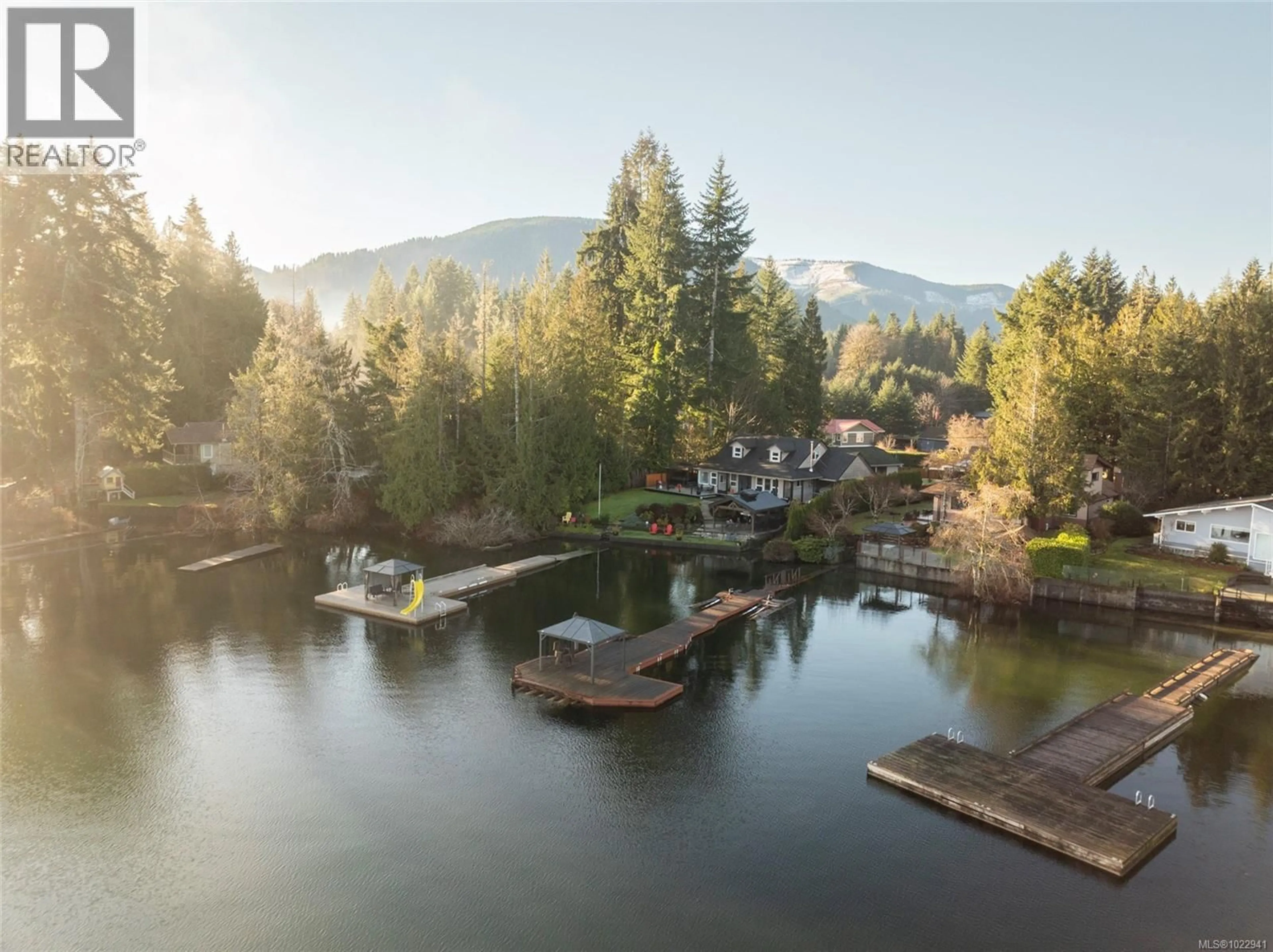 A pic from outside/outdoor area/front of a property/back of a property/a pic from drone, water/lake/river/ocean view for 7247 WALTON ROAD, Honeymoon Bay British Columbia V0R1Y0
