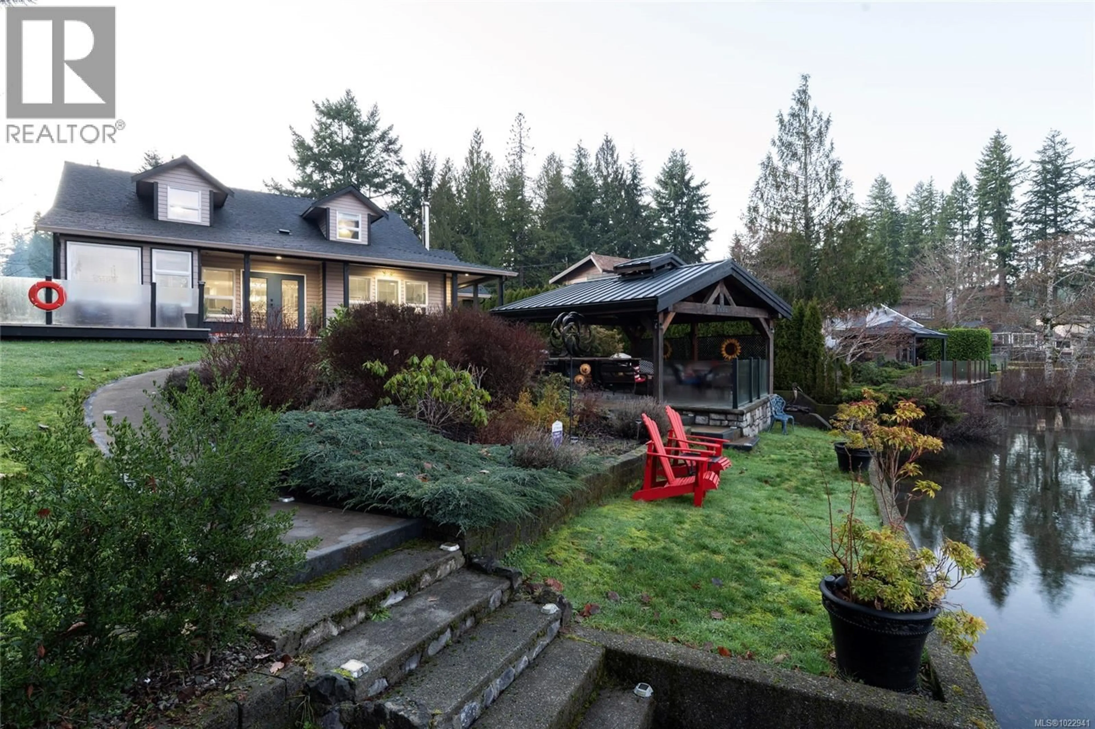 Patio, mountain view for 7247 WALTON ROAD, Honeymoon Bay British Columbia V0R1Y0