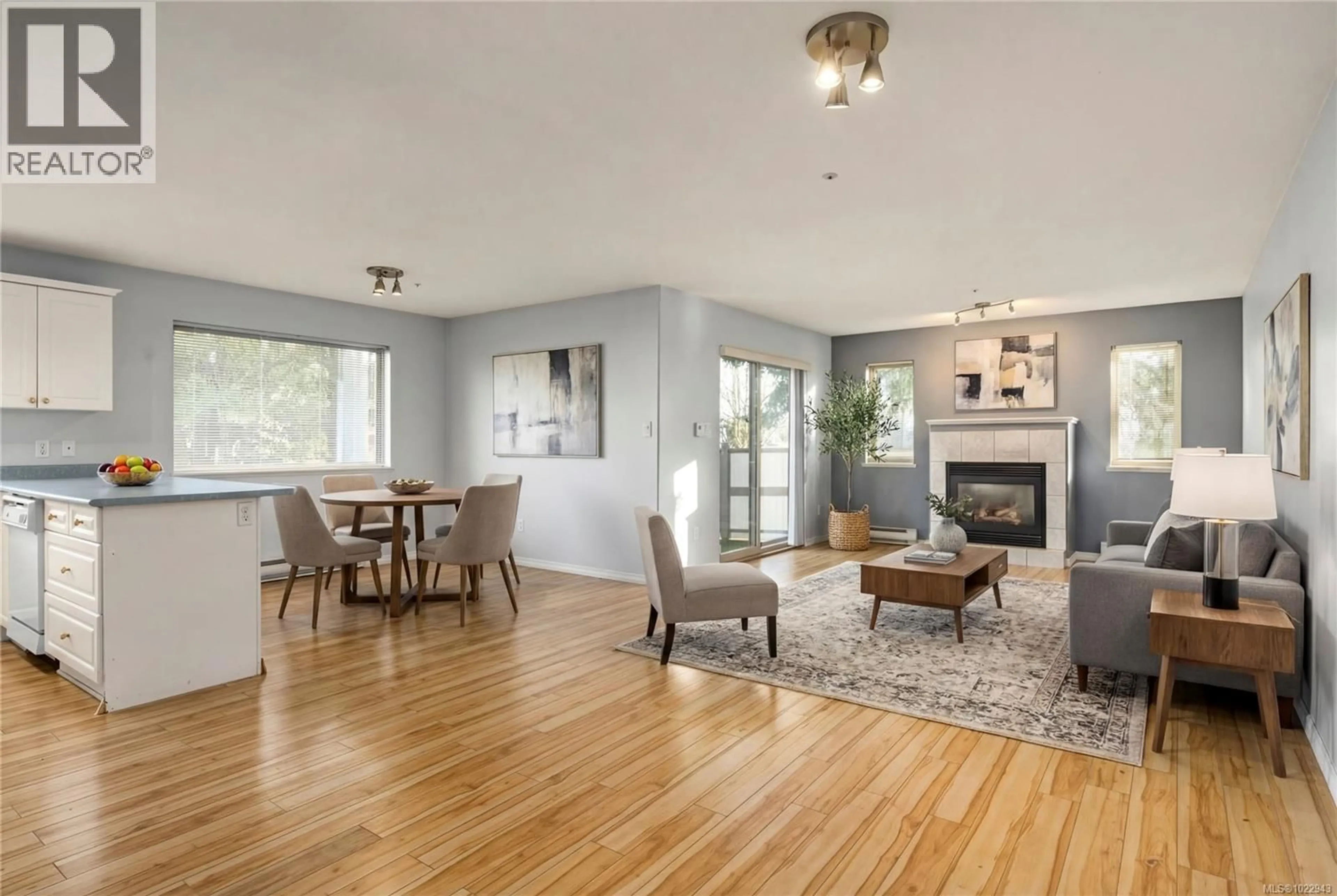 Living room with furniture, wood/laminate floor for 1 - 4271 WELLINGTON ROAD, Nanaimo British Columbia V9T2H2