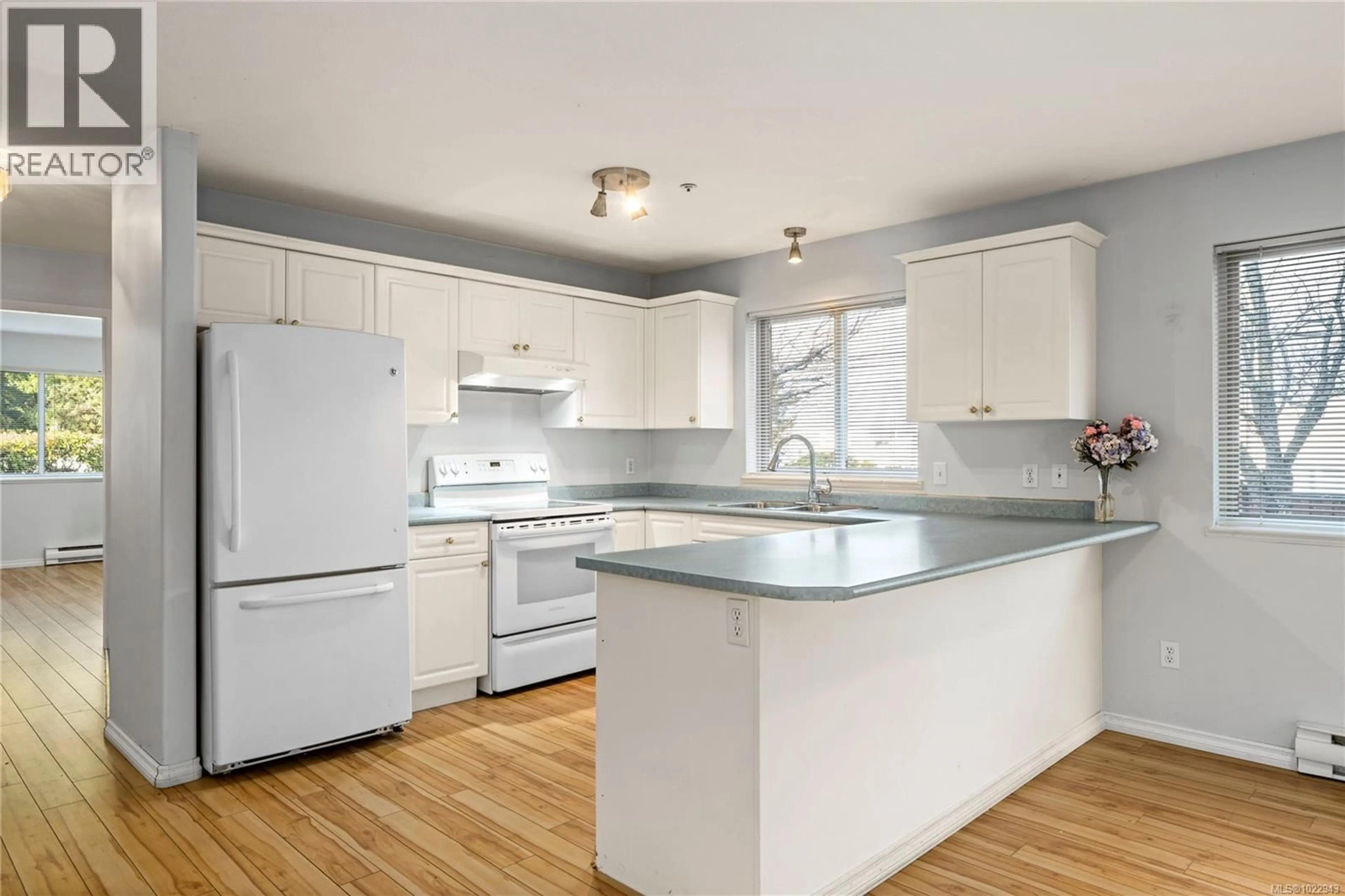 Open concept kitchen, wood/laminate floor for 1 - 4271 WELLINGTON ROAD, Nanaimo British Columbia V9T2H2