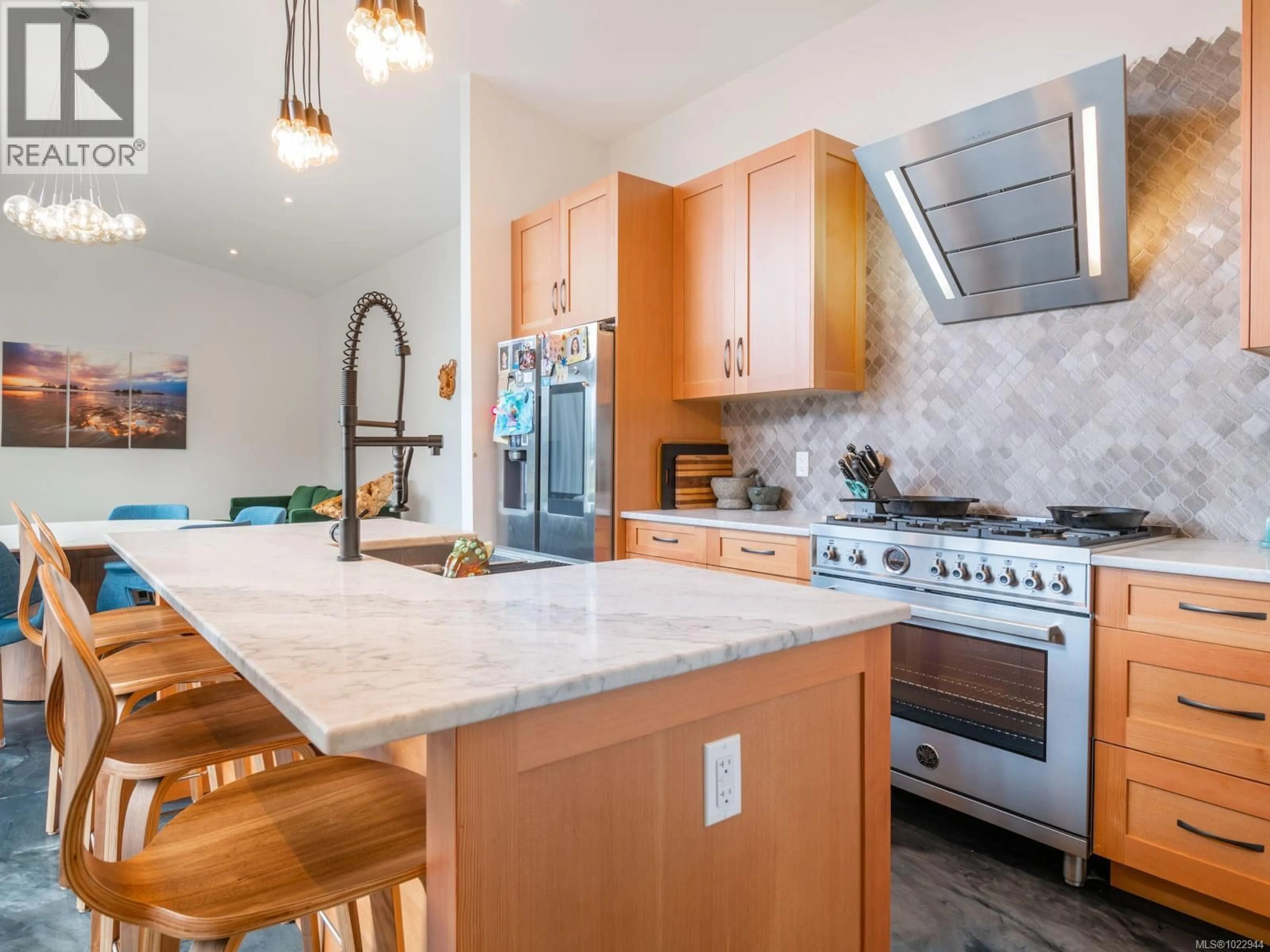 Open concept kitchen, ceramic/tile floor for 6415 WALKER ROAD, Port Alberni British Columbia V9Y8W7