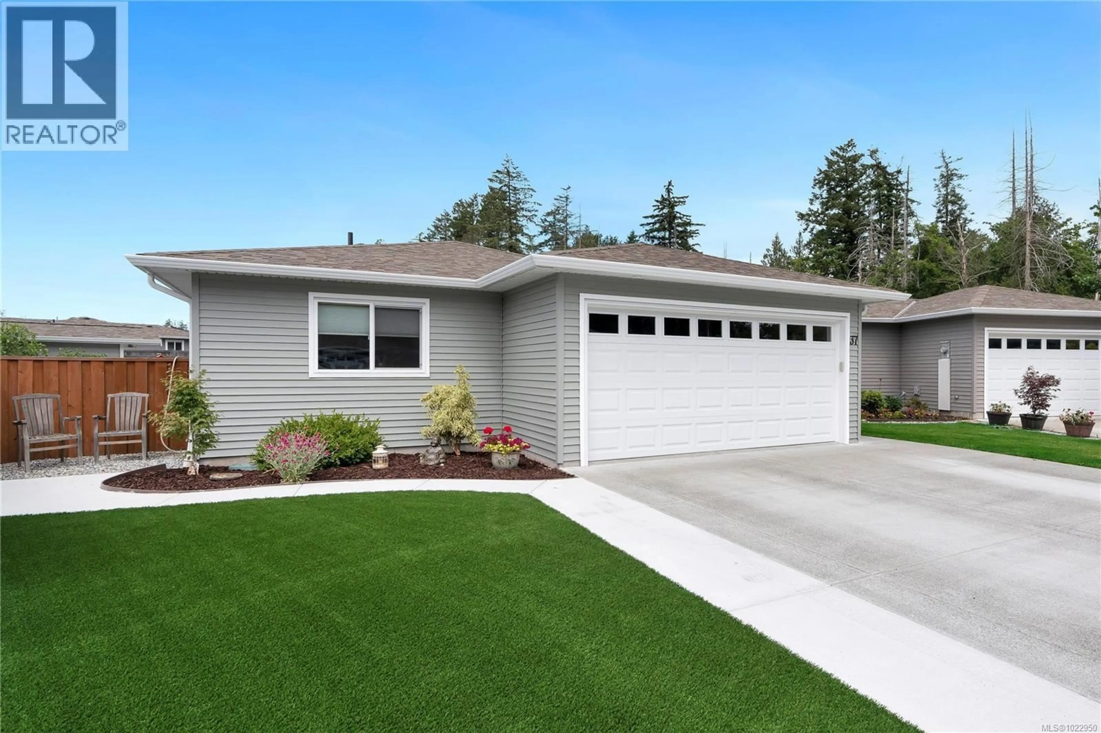 Home with vinyl exterior material, street for 37 - 7586 TETAYUT ROAD, Central Saanich British Columbia V8M0B4