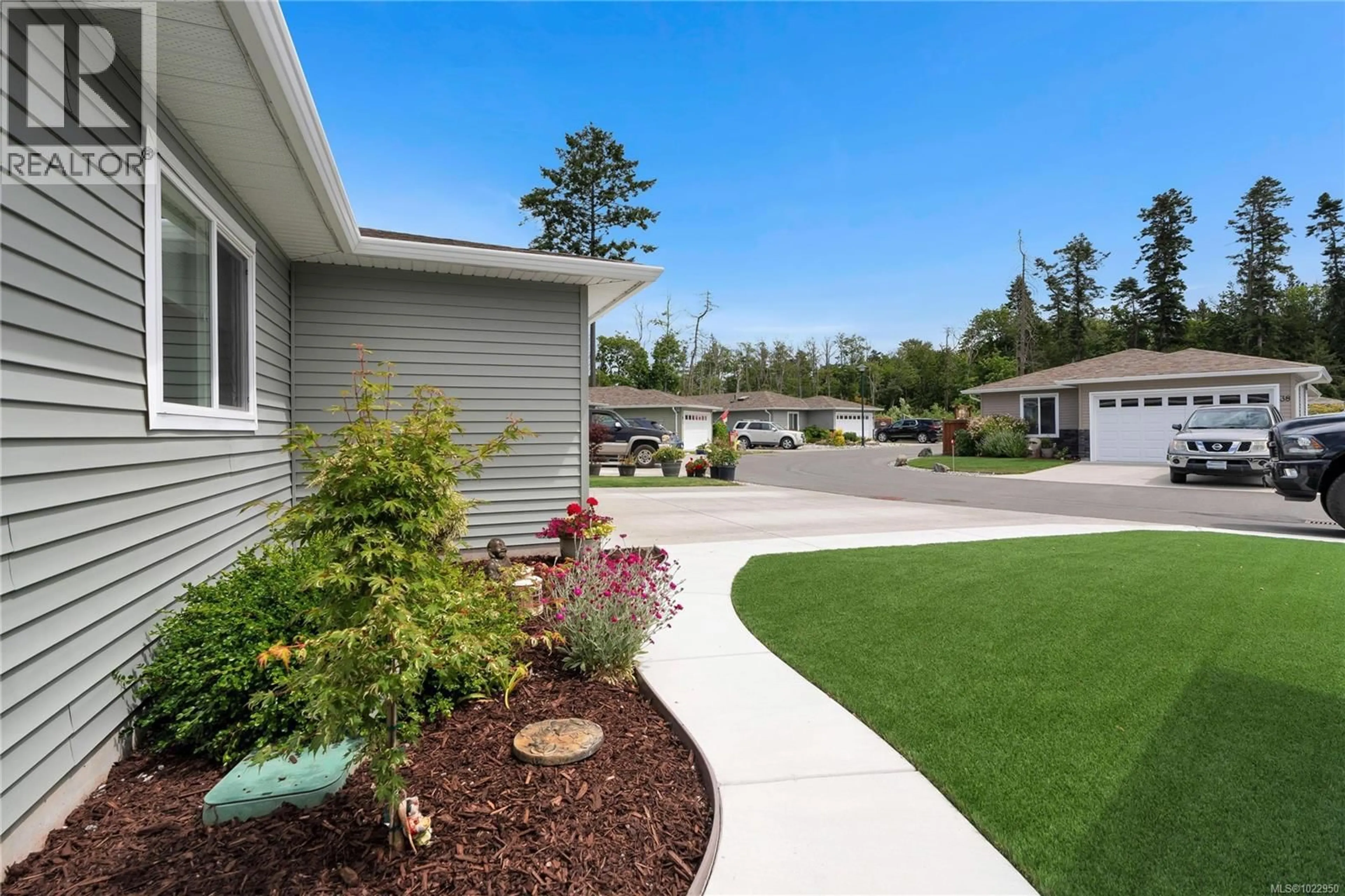 Home with vinyl exterior material, street for 37 - 7586 TETAYUT ROAD, Central Saanich British Columbia V8M0B4