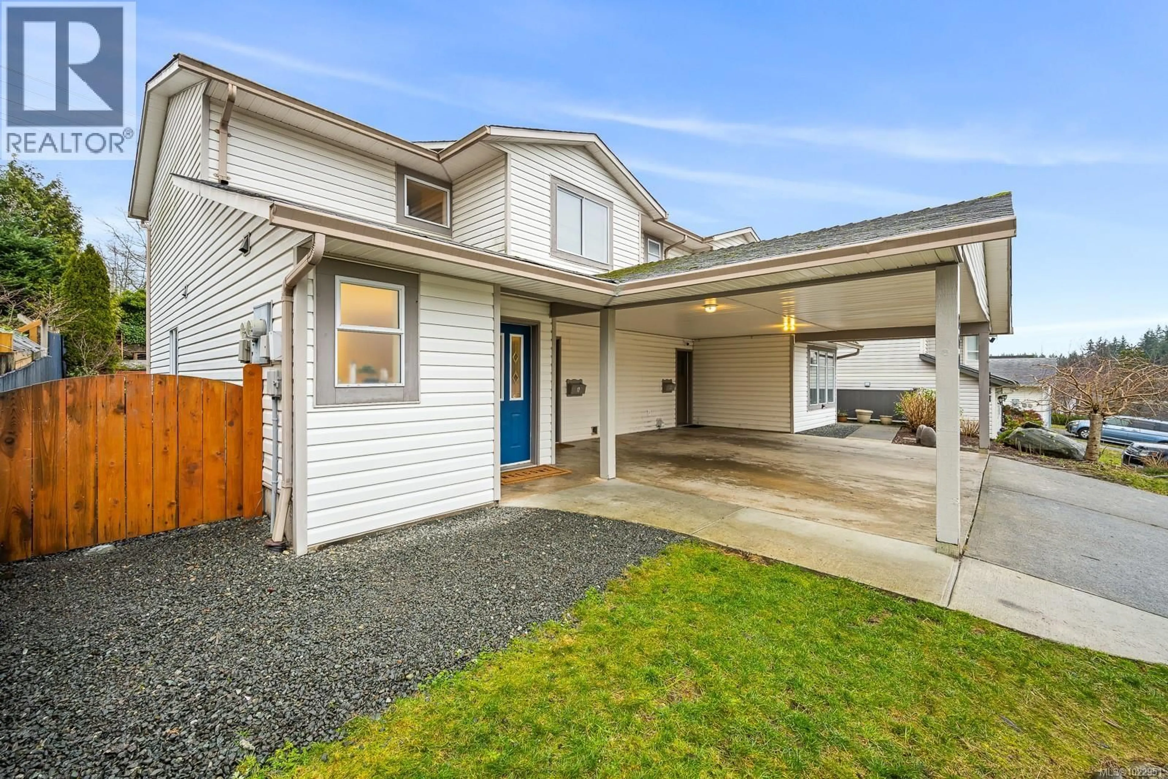 Home with vinyl exterior material, street for A - 860 KIT CRESCENT, Campbell River British Columbia V9H1P7