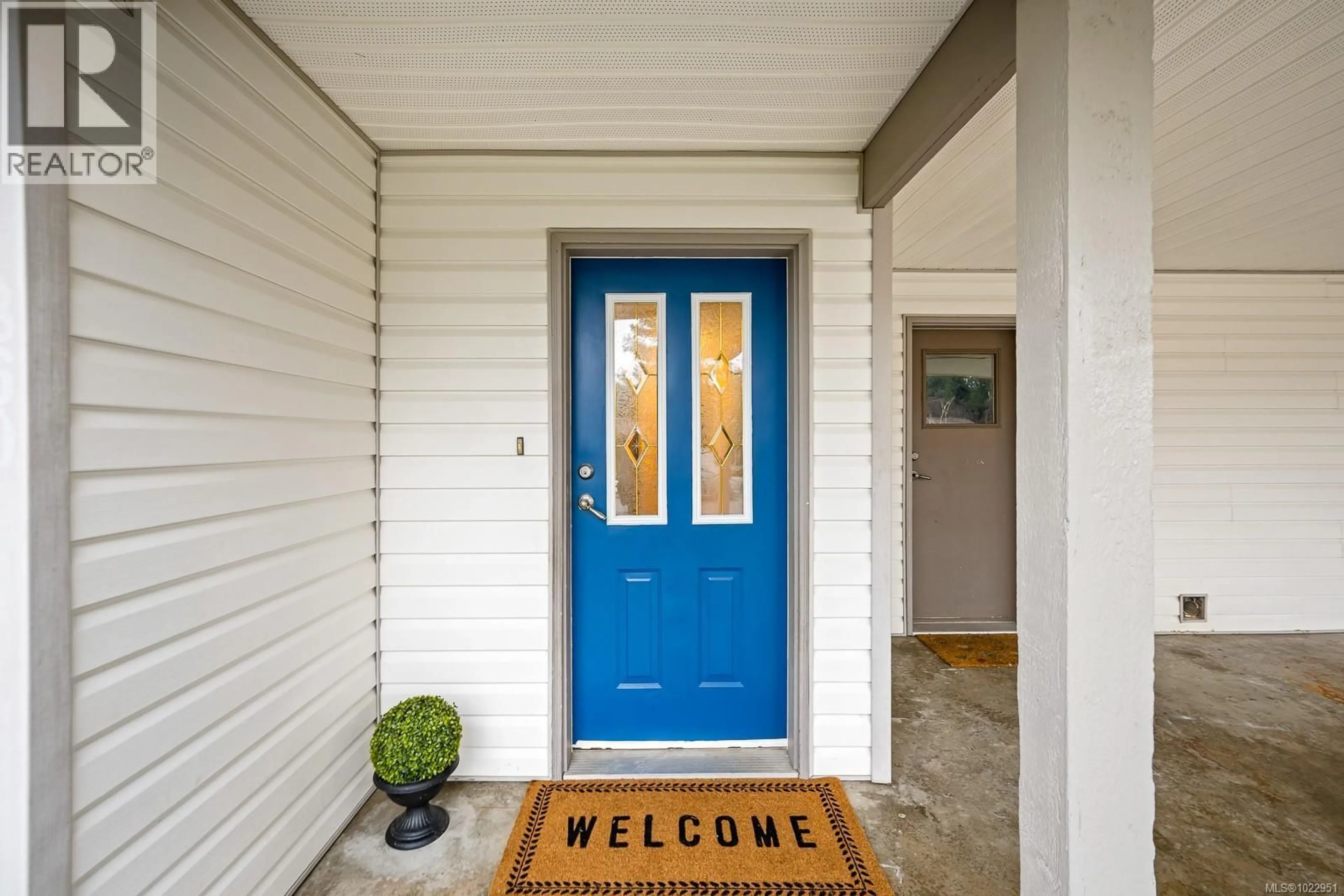 Indoor entryway for A - 860 KIT CRESCENT, Campbell River British Columbia V9H1P7