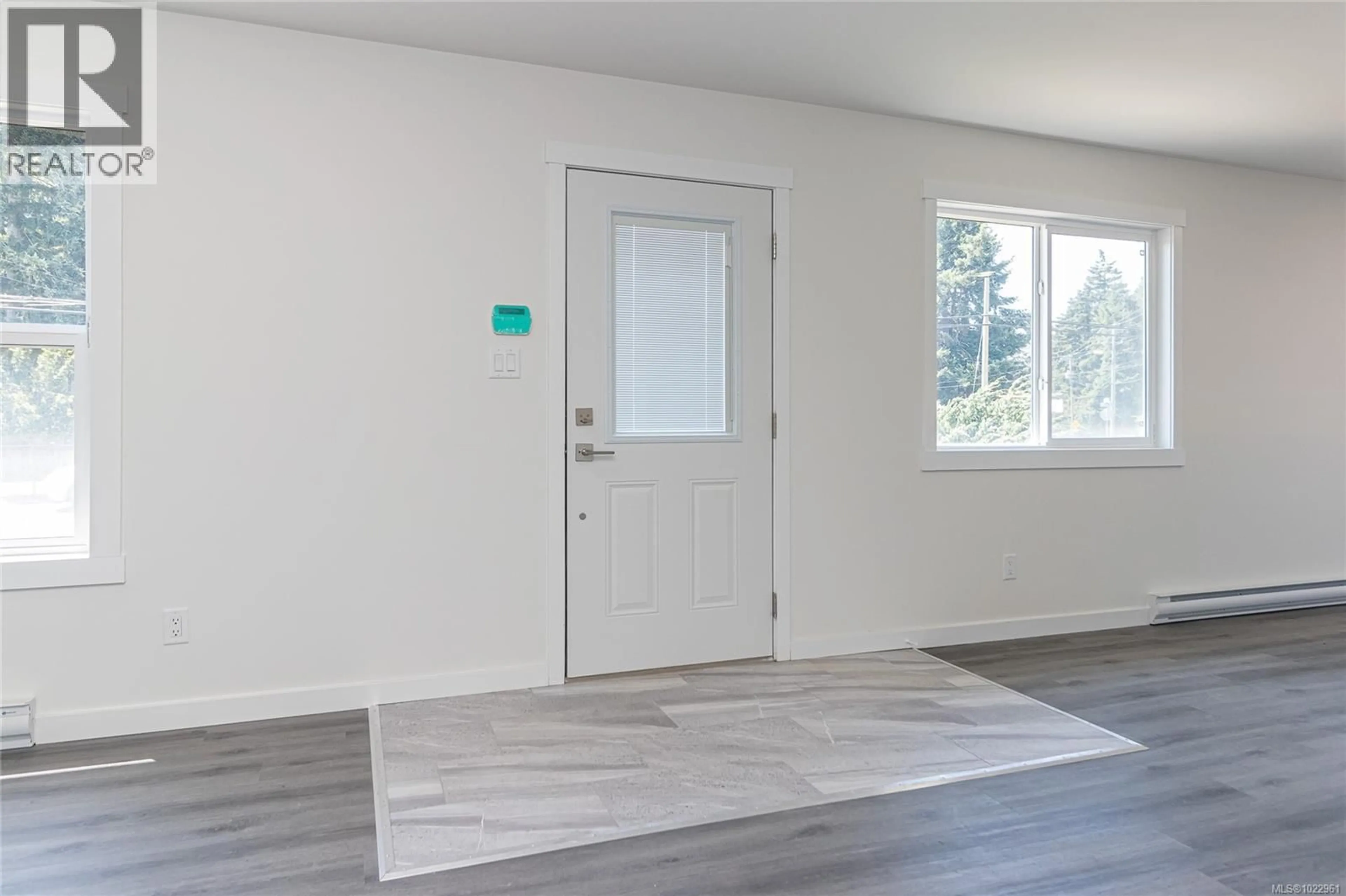 Indoor entryway for 5350 METRAL DRIVE, Nanaimo British Columbia V9T2K8