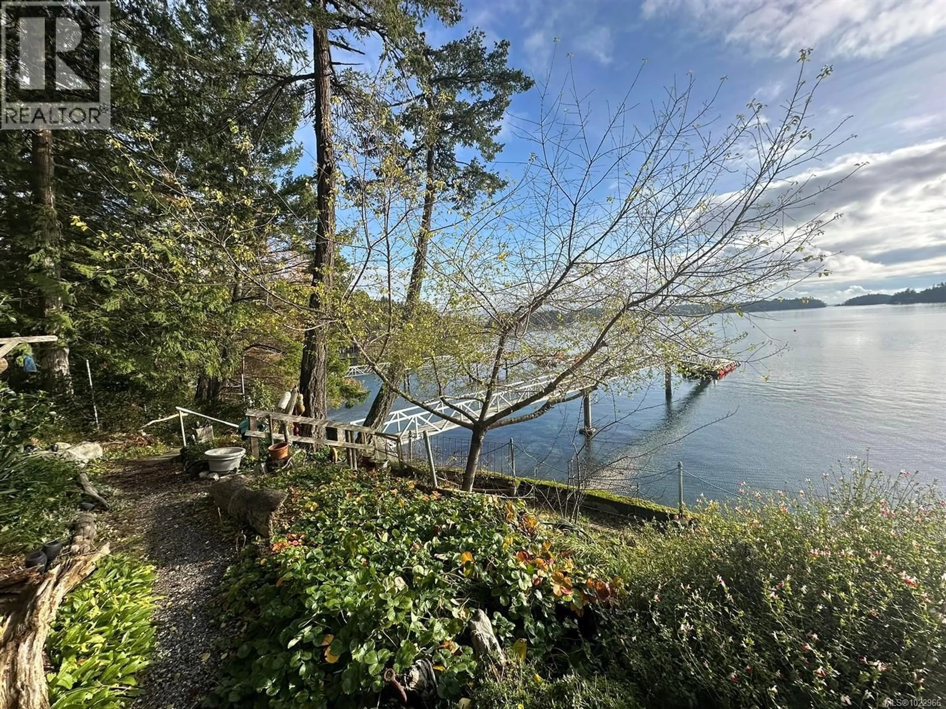 A pic from outside/outdoor area/front of a property/back of a property/a pic from drone, water/lake/river/ocean view for 10 MCKENZIE CRESCENT, Piers Island British Columbia V8L5Y7