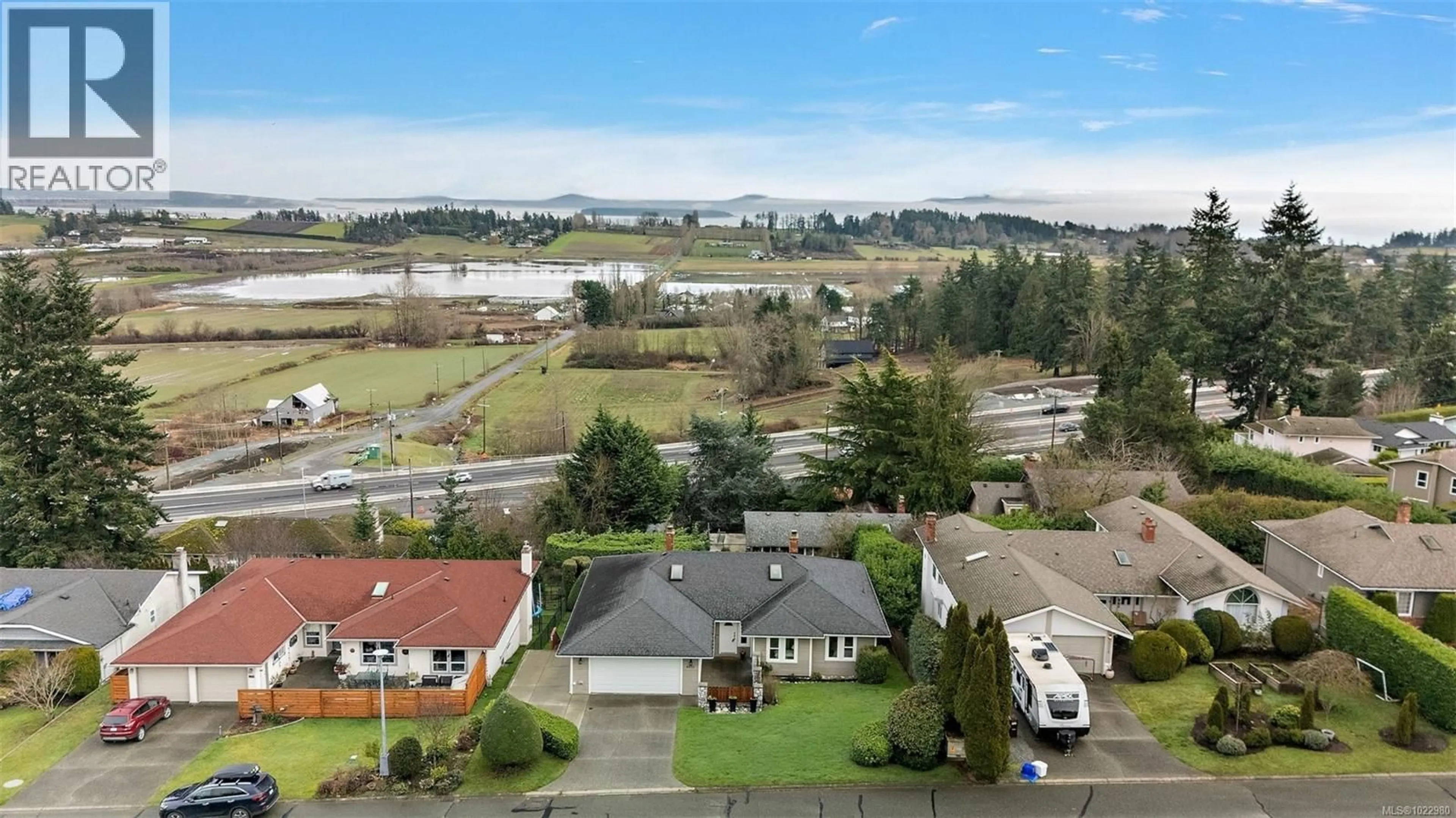 A pic from outside/outdoor area/front of a property/back of a property/a pic from drone, unknown for 6533 BELLA VISTA DRIVE, Central Saanich British Columbia V8Z6Y4