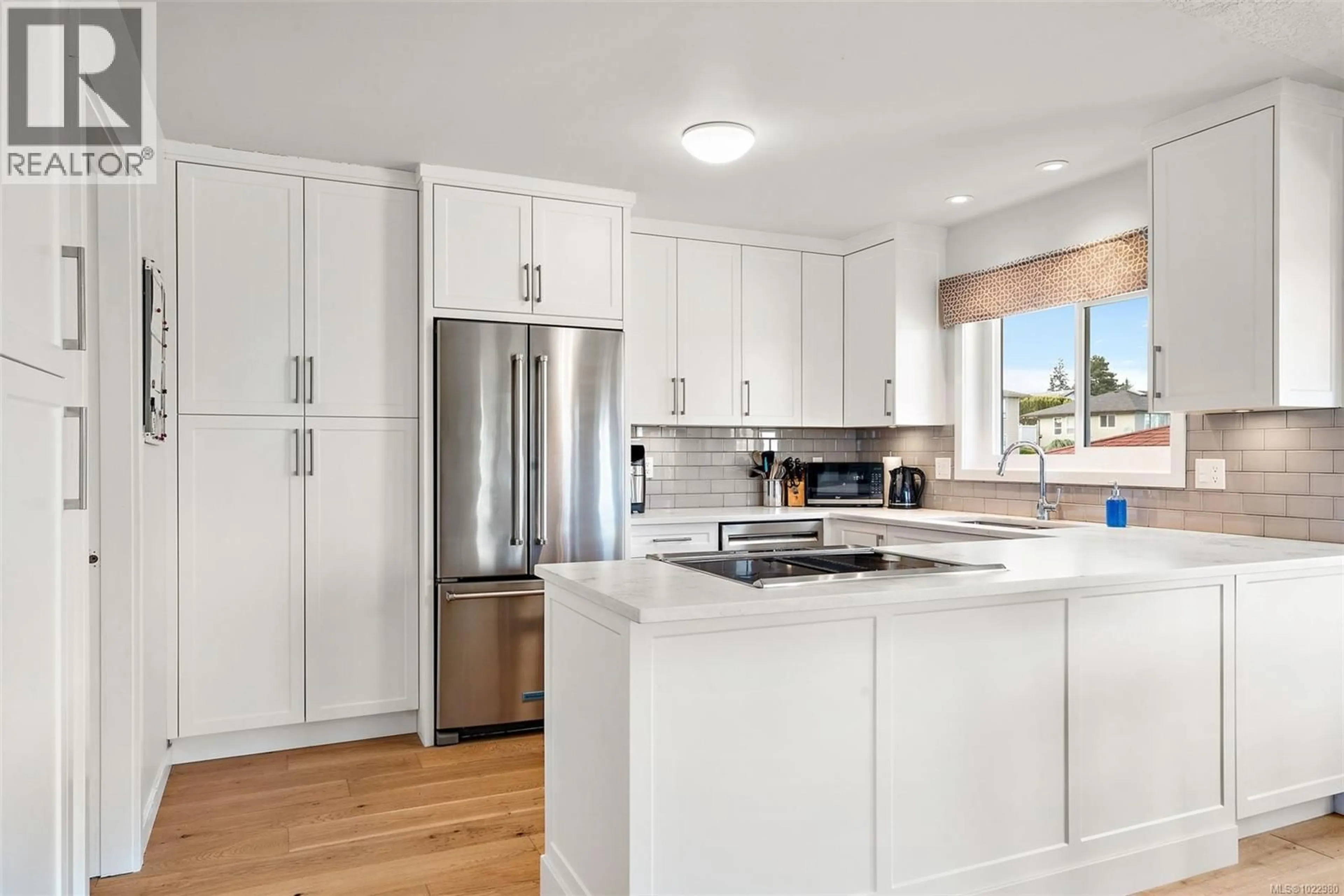 Open concept kitchen, ceramic/tile floor for 6533 BELLA VISTA DRIVE, Central Saanich British Columbia V8Z6Y4