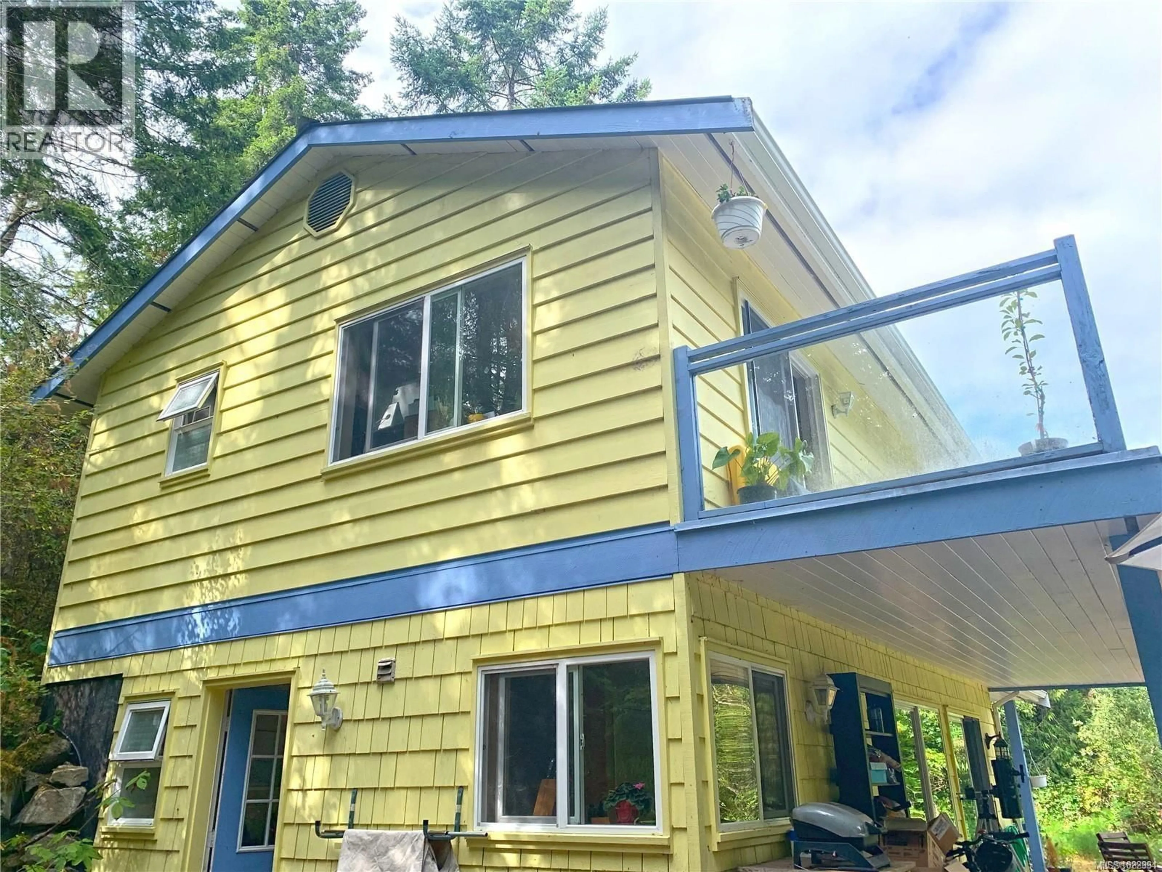 Home with vinyl exterior material, building for 121 WHIMS ROAD, Salt Spring British Columbia V8K1B2