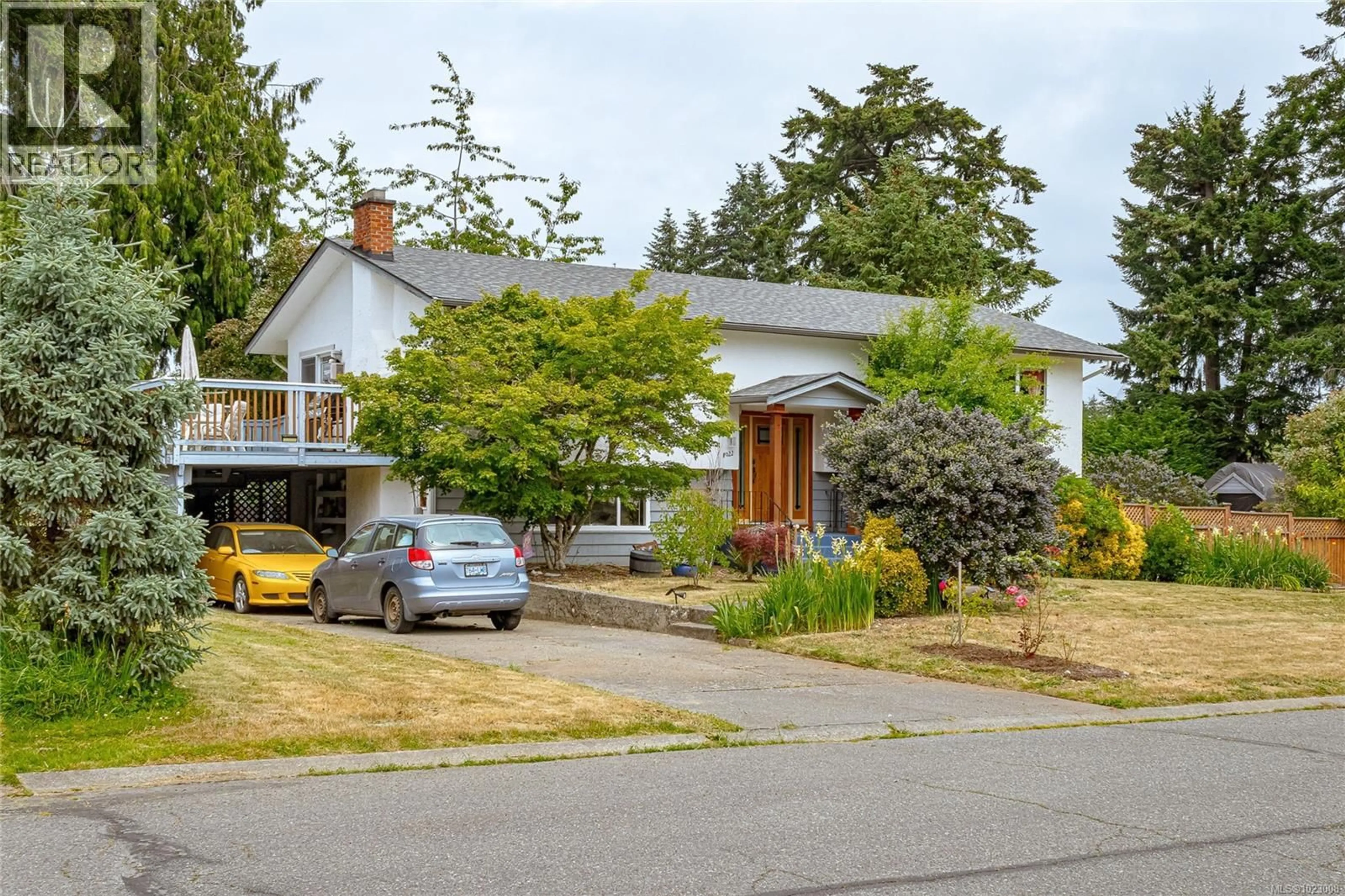 Home with vinyl exterior material, street for 8022 GALBRAITH CRESCENT, Central Saanich British Columbia V8M1K4