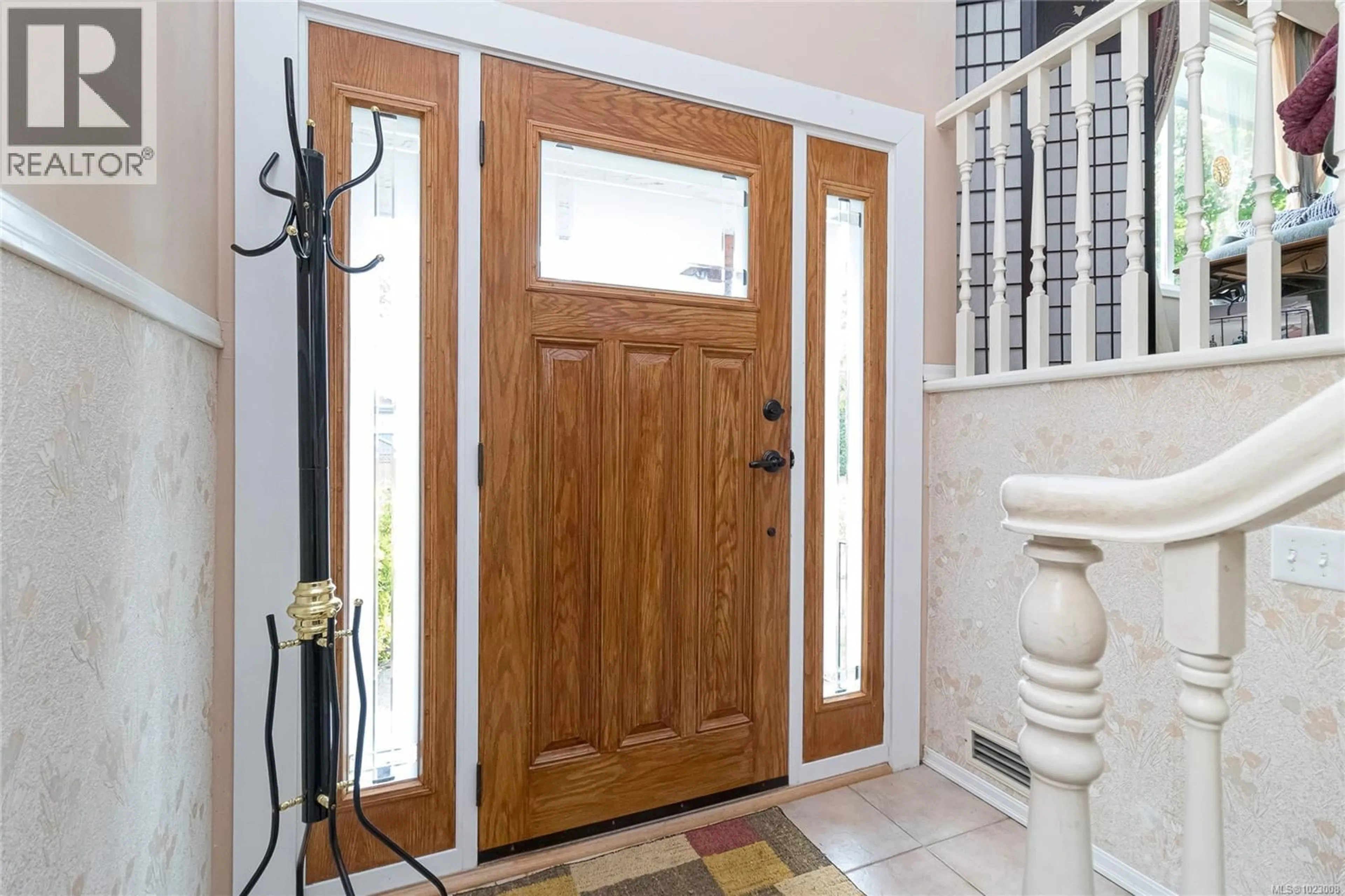 Indoor entryway for 8022 GALBRAITH CRESCENT, Central Saanich British Columbia V8M1K4