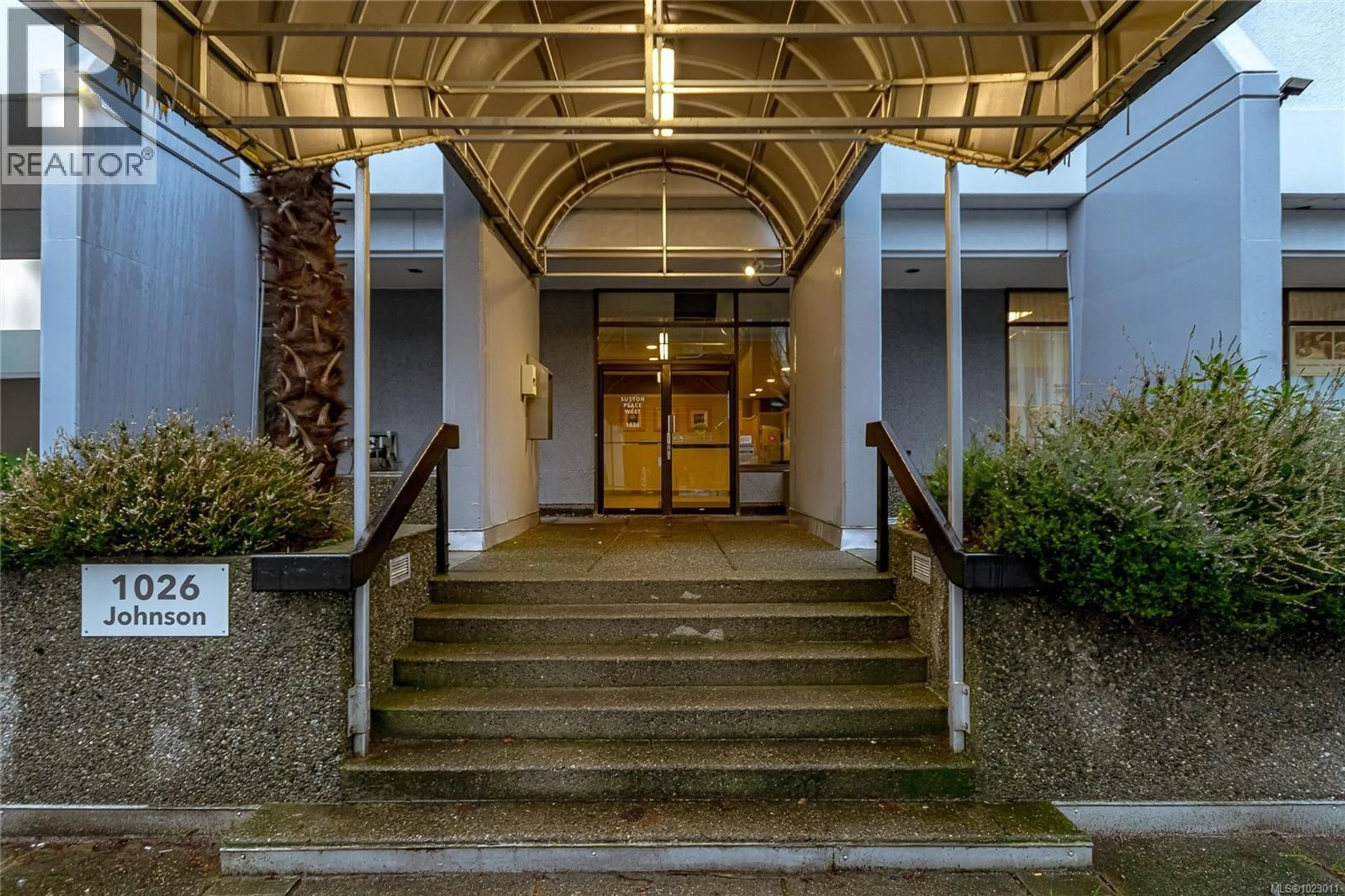 Lobby for 401 - 1026 JOHNSON STREET, Victoria British Columbia V8V3N7