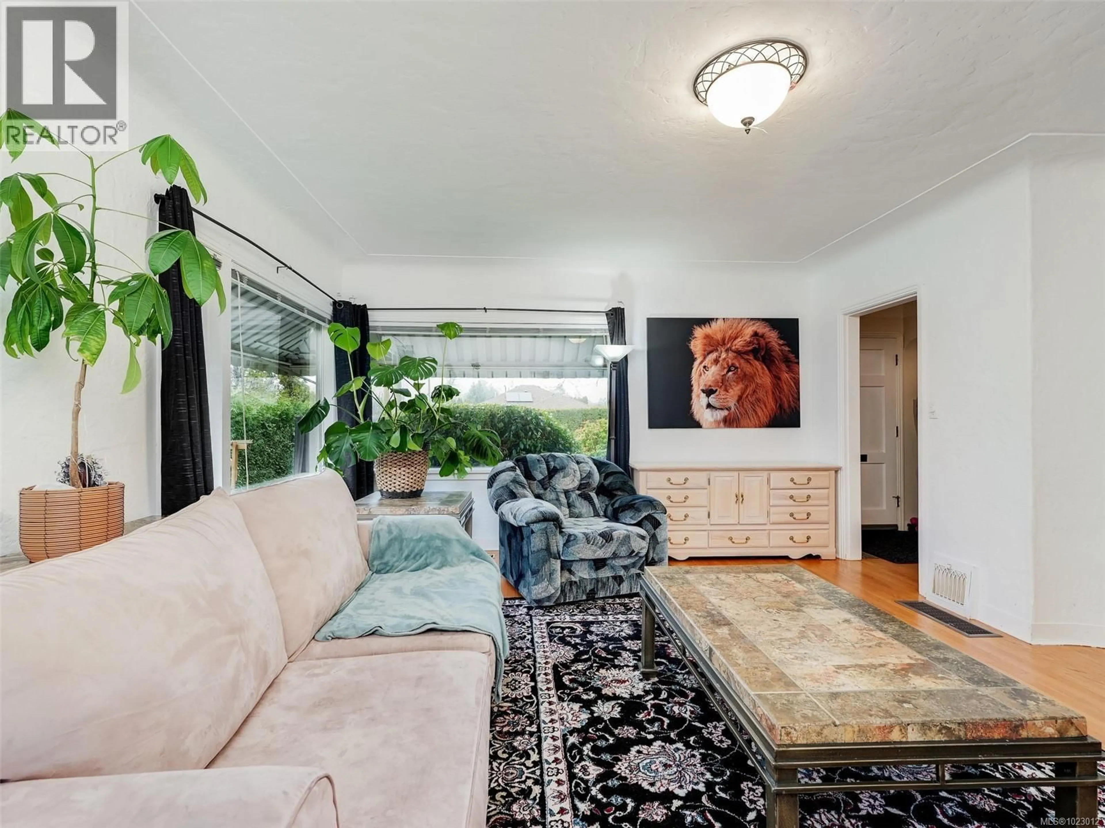 Living room with furniture, unknown for 2659 CADBORO BAY ROAD, Oak Bay British Columbia V8R5J6