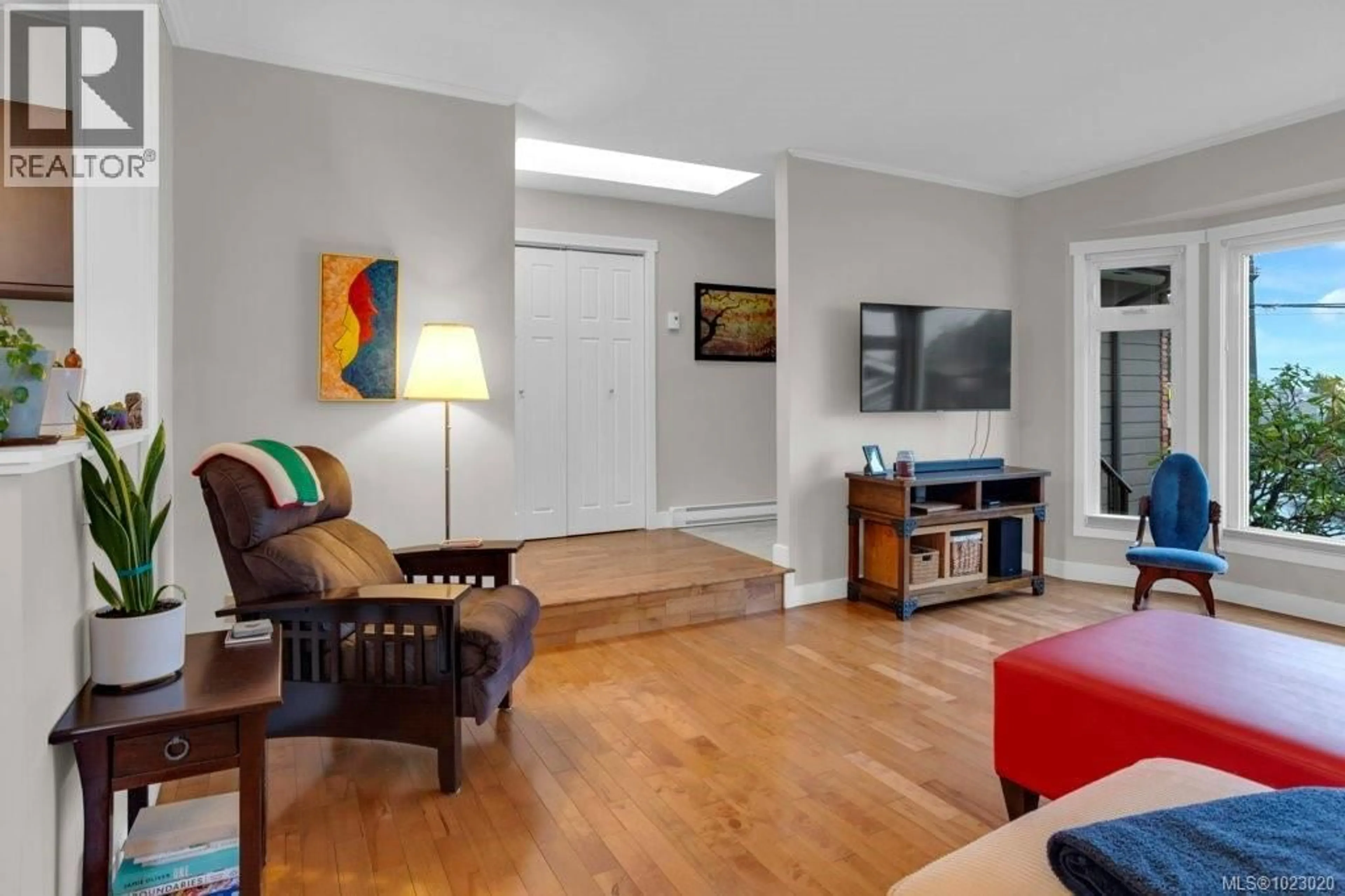 Living room with furniture, unknown for 6069 WALDBANK ROAD, Nanaimo British Columbia V9V1C7