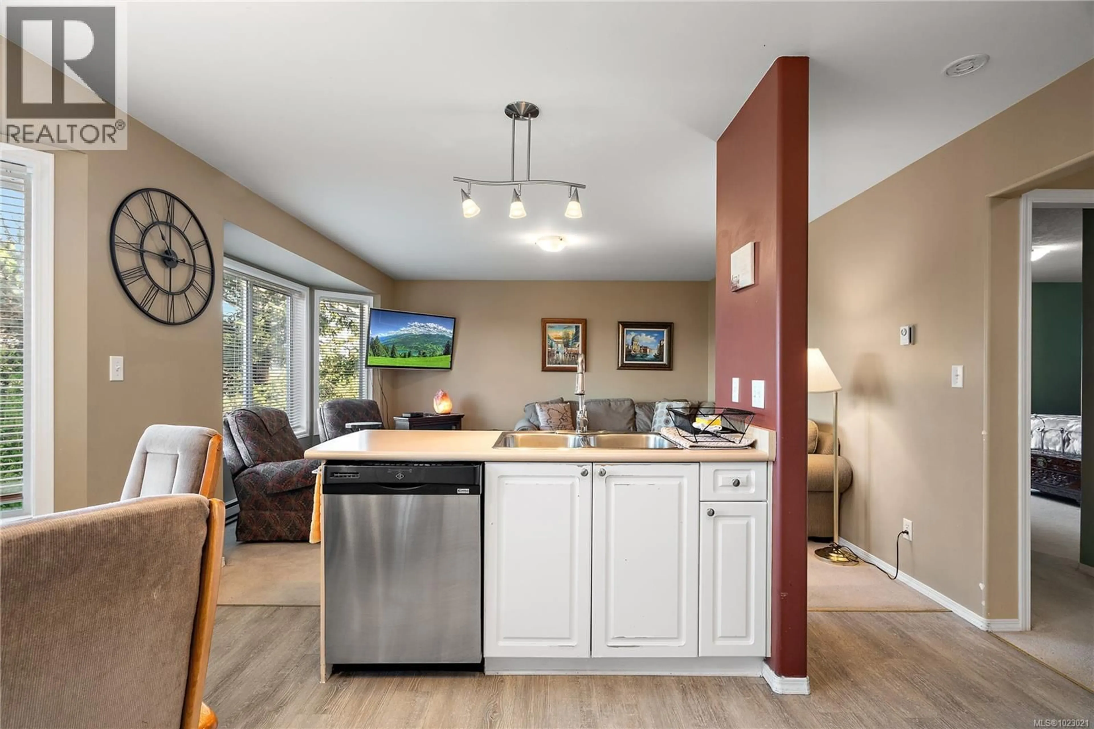 Open concept kitchen, ceramic/tile floor for A - 6599 CENTRAL SAANICH ROAD, Central Saanich British Columbia V8Z5V1