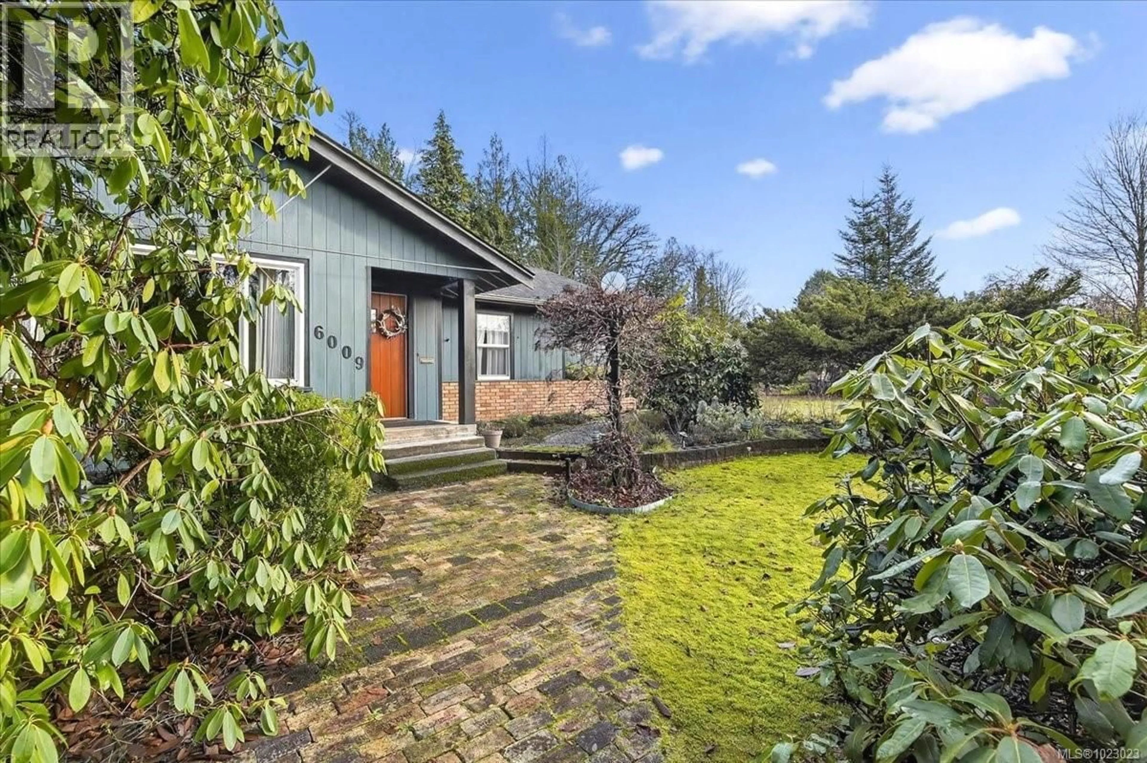 A pic from outside/outdoor area/front of a property/back of a property/a pic from drone, street for 6009 RIVER ROAD, Port Alberni British Columbia V9Y6Z8