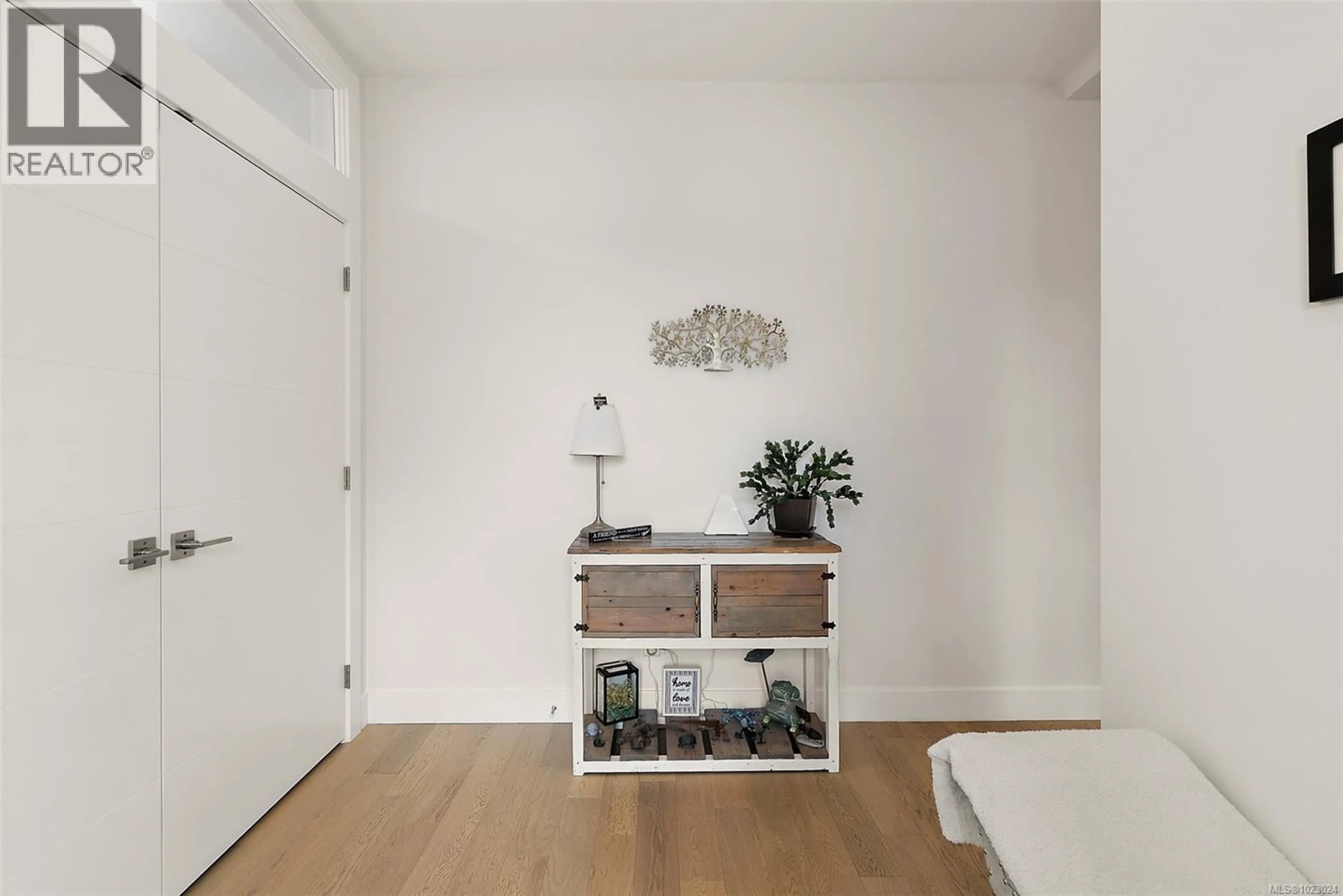 Indoor entryway for 772 HARDING LANE, Central Saanich British Columbia V8M2G2