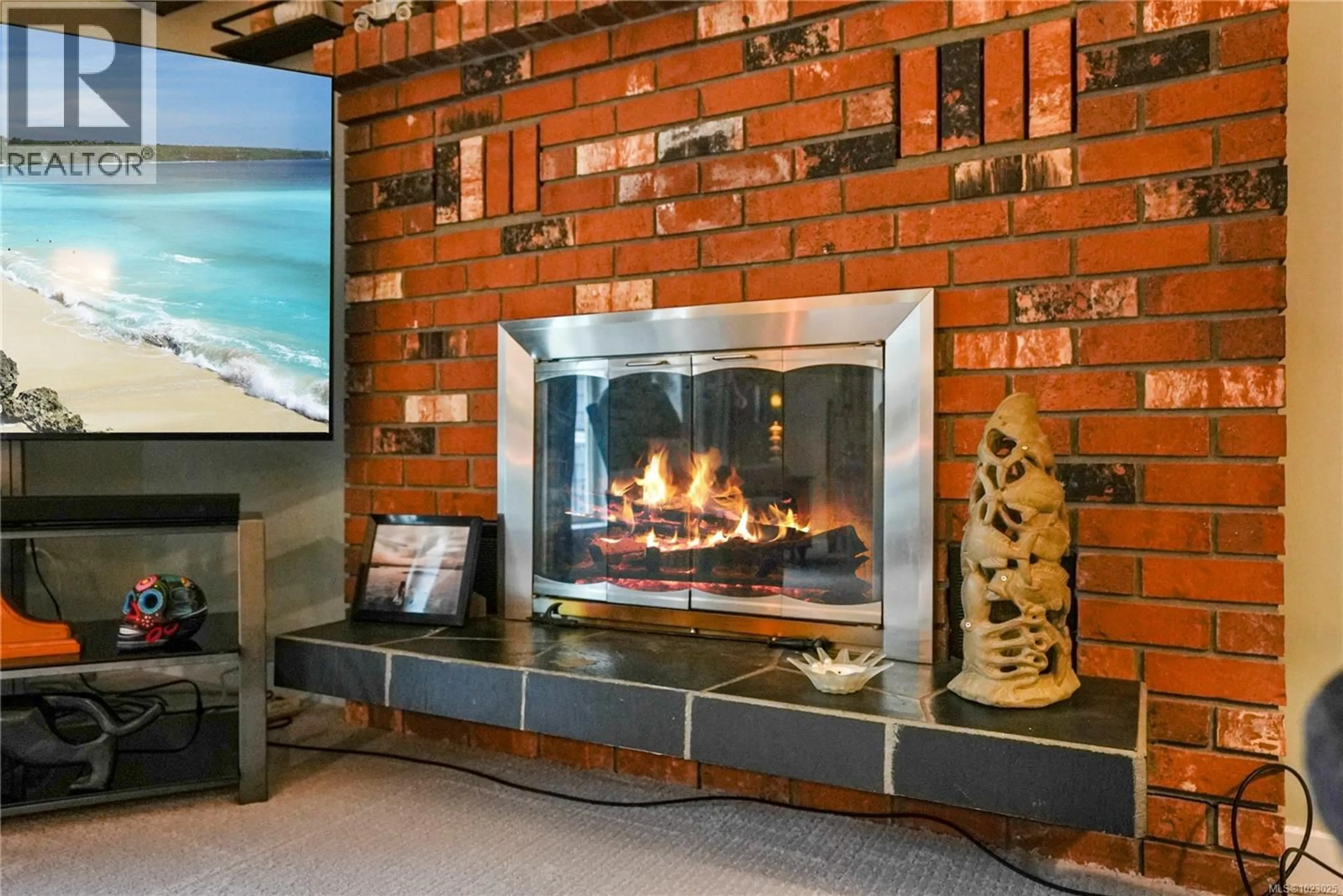 Home theater for 586 STORNOWAY DRIVE, Colwood British Columbia V9C3J8