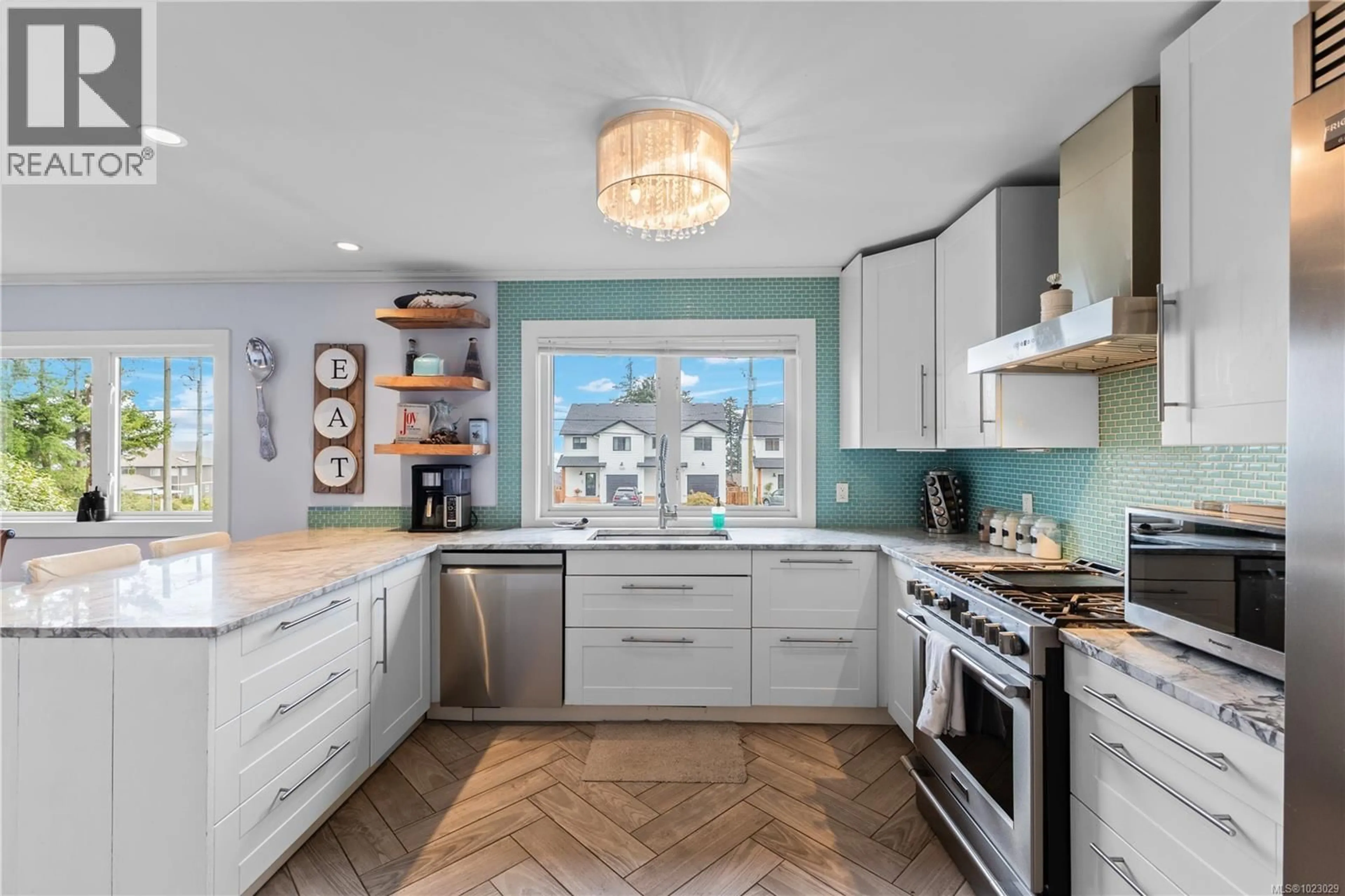 Open concept kitchen, ceramic/tile floor for 1368 GALERNO ROAD, Campbell River British Columbia V9W1J9