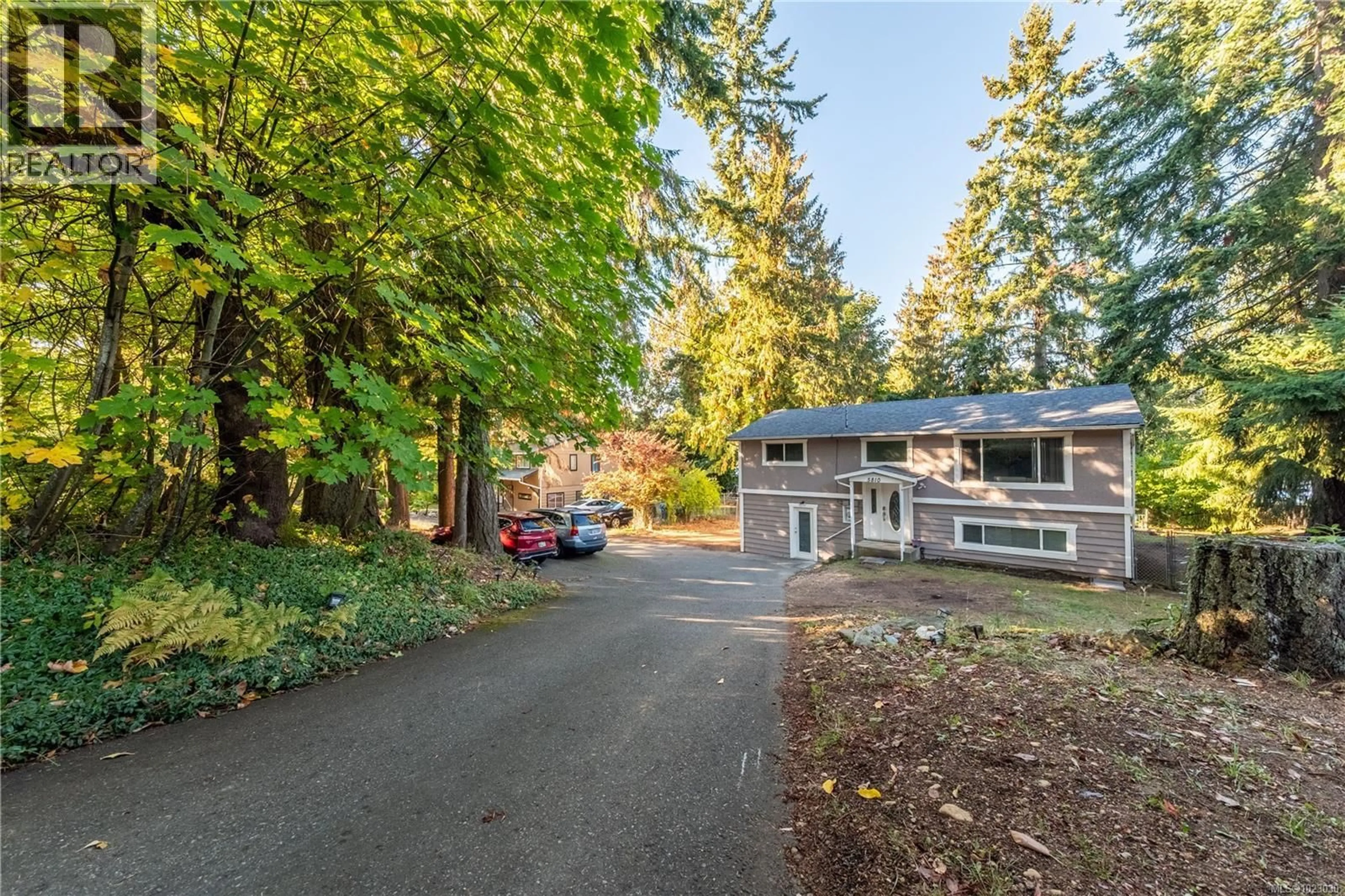 A pic from outside/outdoor area/front of a property/back of a property/a pic from drone, unknown for 5810 HAMMOND BAY ROAD, Nanaimo British Columbia V9T5N3