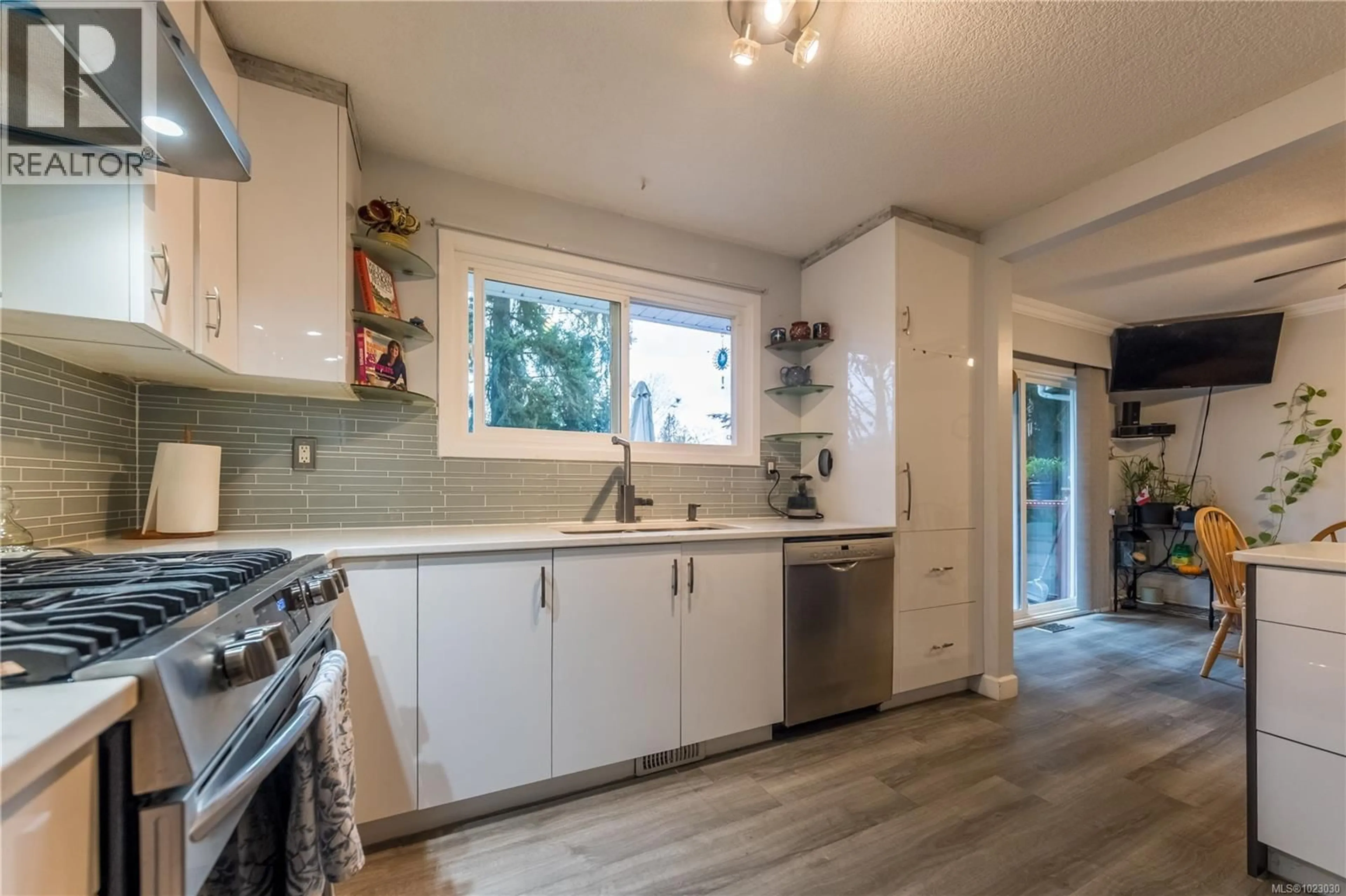 Open concept kitchen, unknown for 5810 HAMMOND BAY ROAD, Nanaimo British Columbia V9T5N3