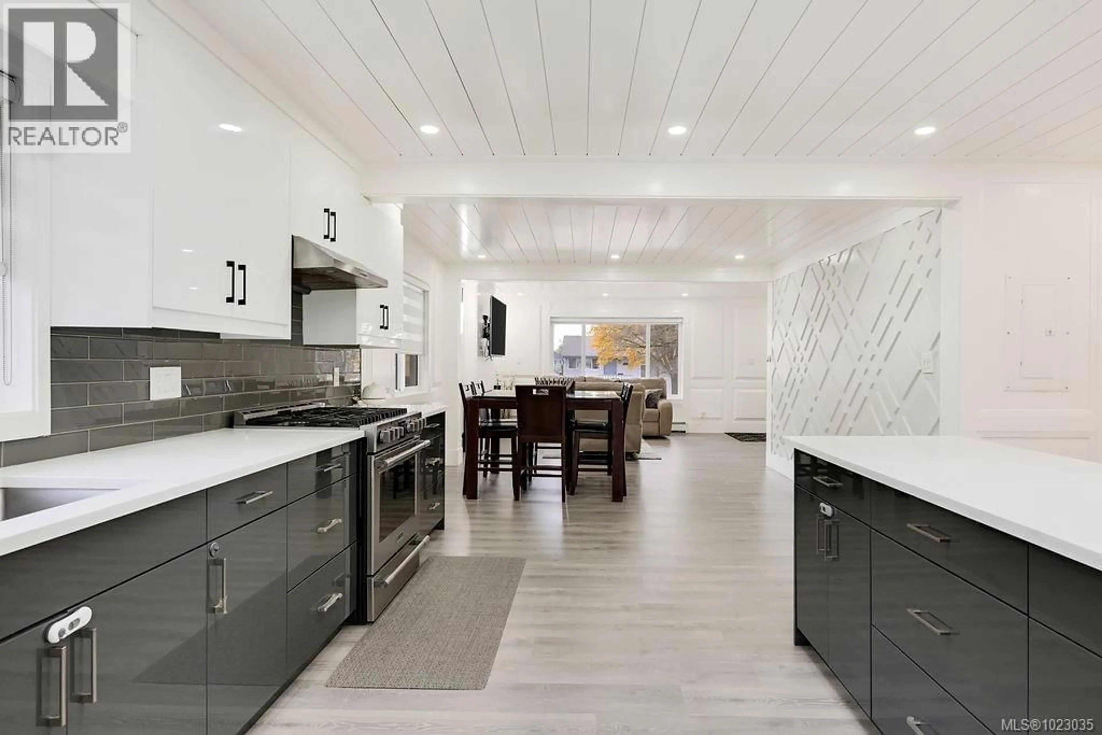 Contemporary kitchen, ceramic/tile floor for 2710 VICTOR STREET, Victoria British Columbia V8R4E4