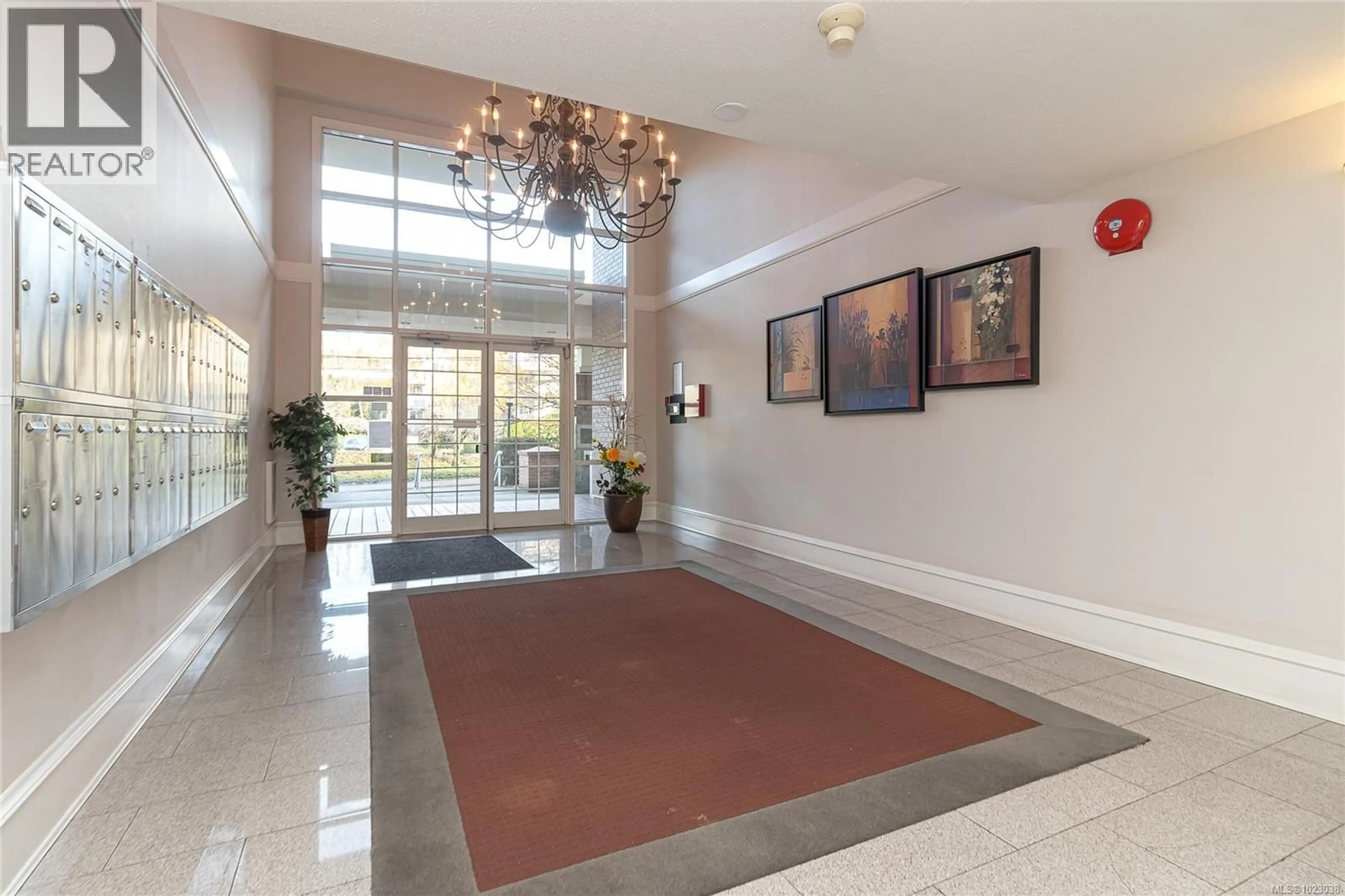 Lobby for PH 10 - 1371 HILLSIDE AVENUE, Victoria British Columbia V8T2B3