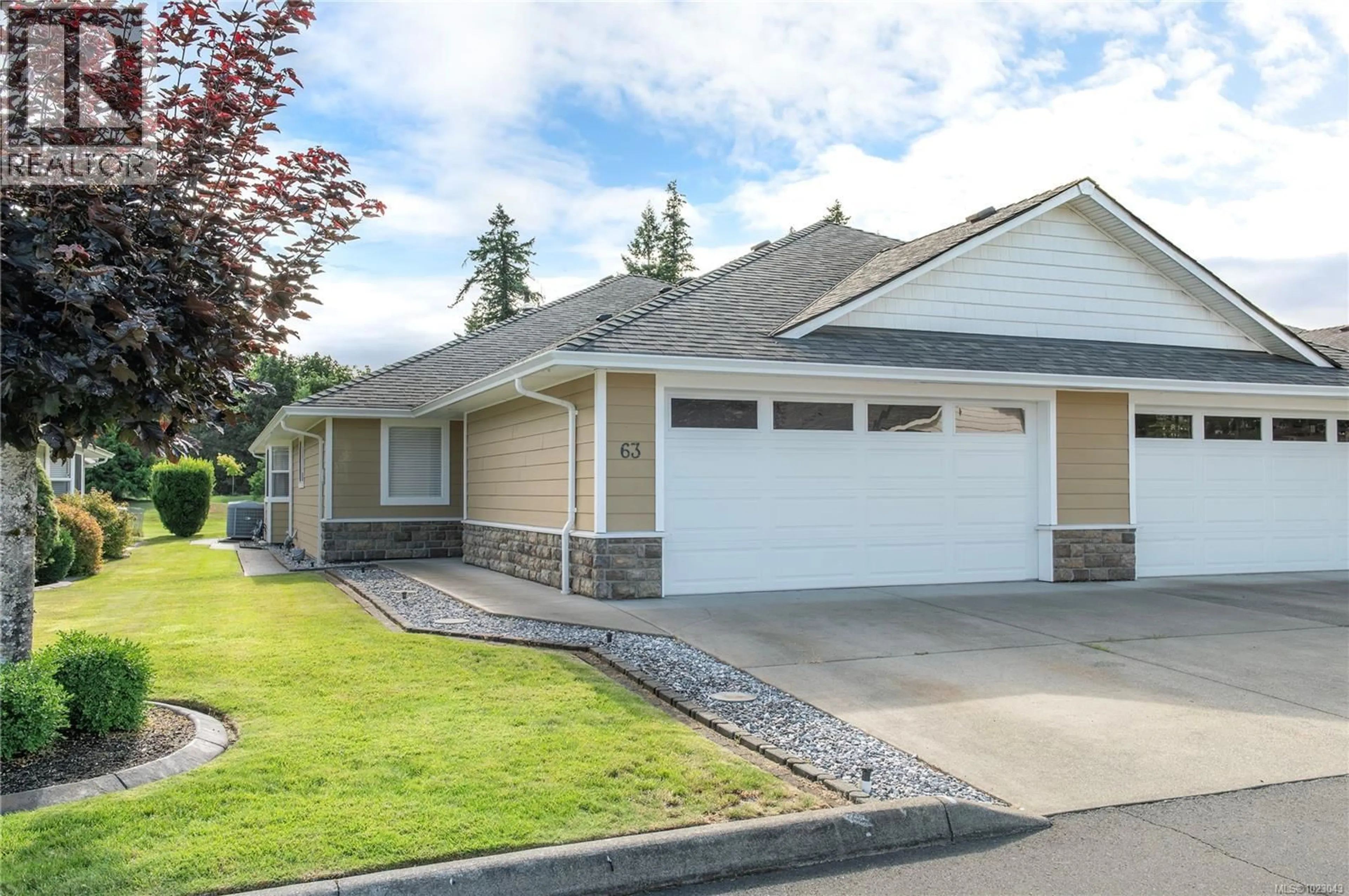 Home with vinyl exterior material, street for 63 - 2006 SIERRA DRIVE, Campbell River British Columbia V9H1V6