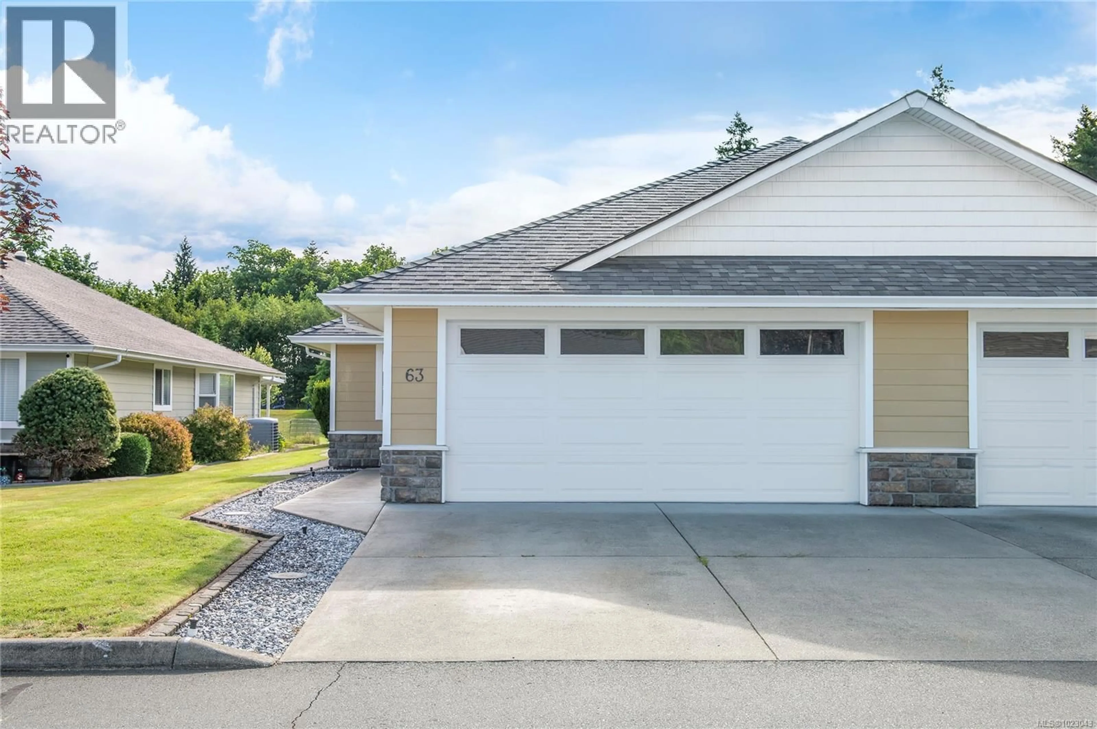 Home with vinyl exterior material, street for 63 - 2006 SIERRA DRIVE, Campbell River British Columbia V9H1V6