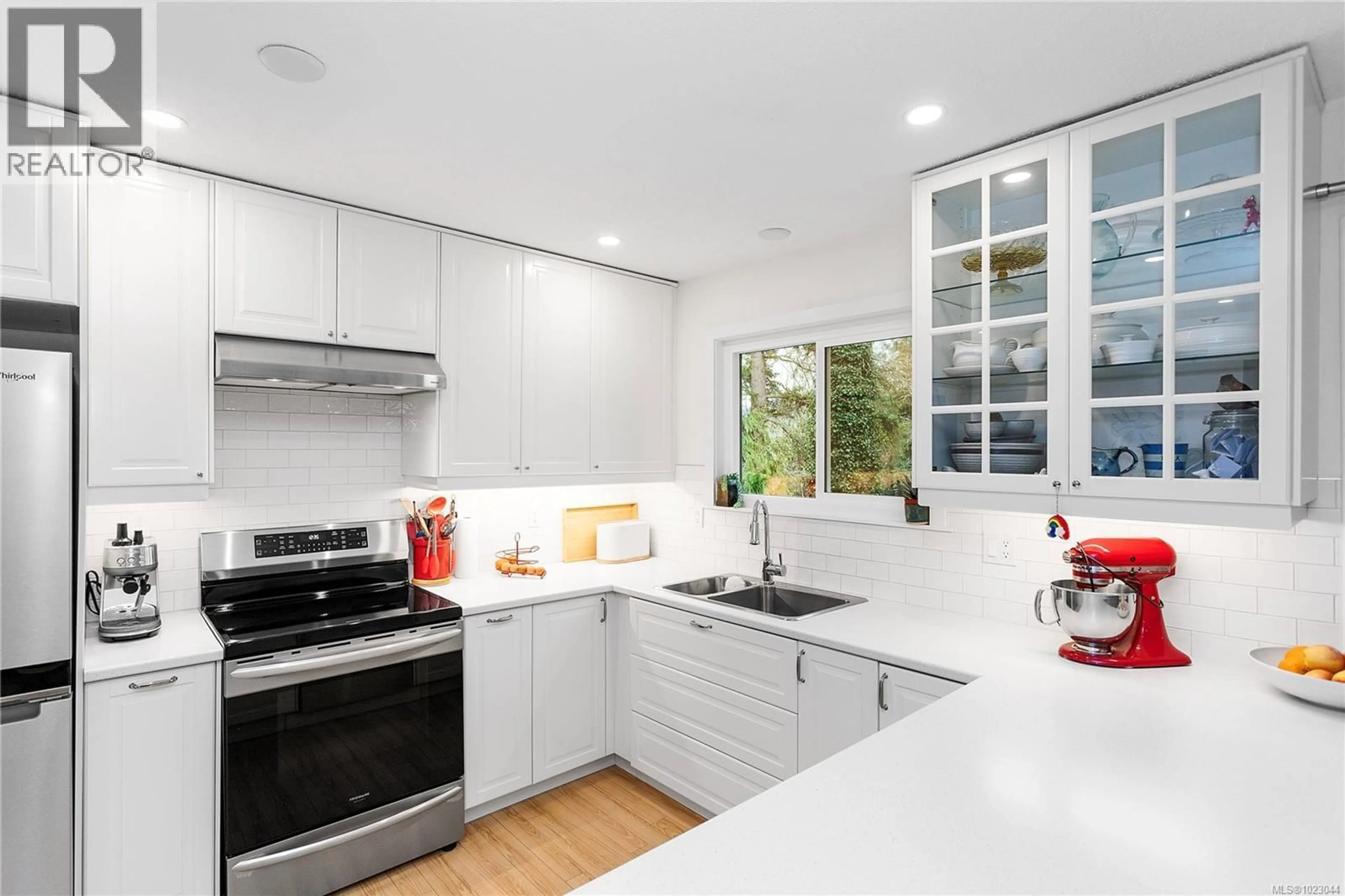 Contemporary kitchen, ceramic/tile floor for 2373 MCDIVITT DRIVE, Nanoose Bay British Columbia V9P9E6