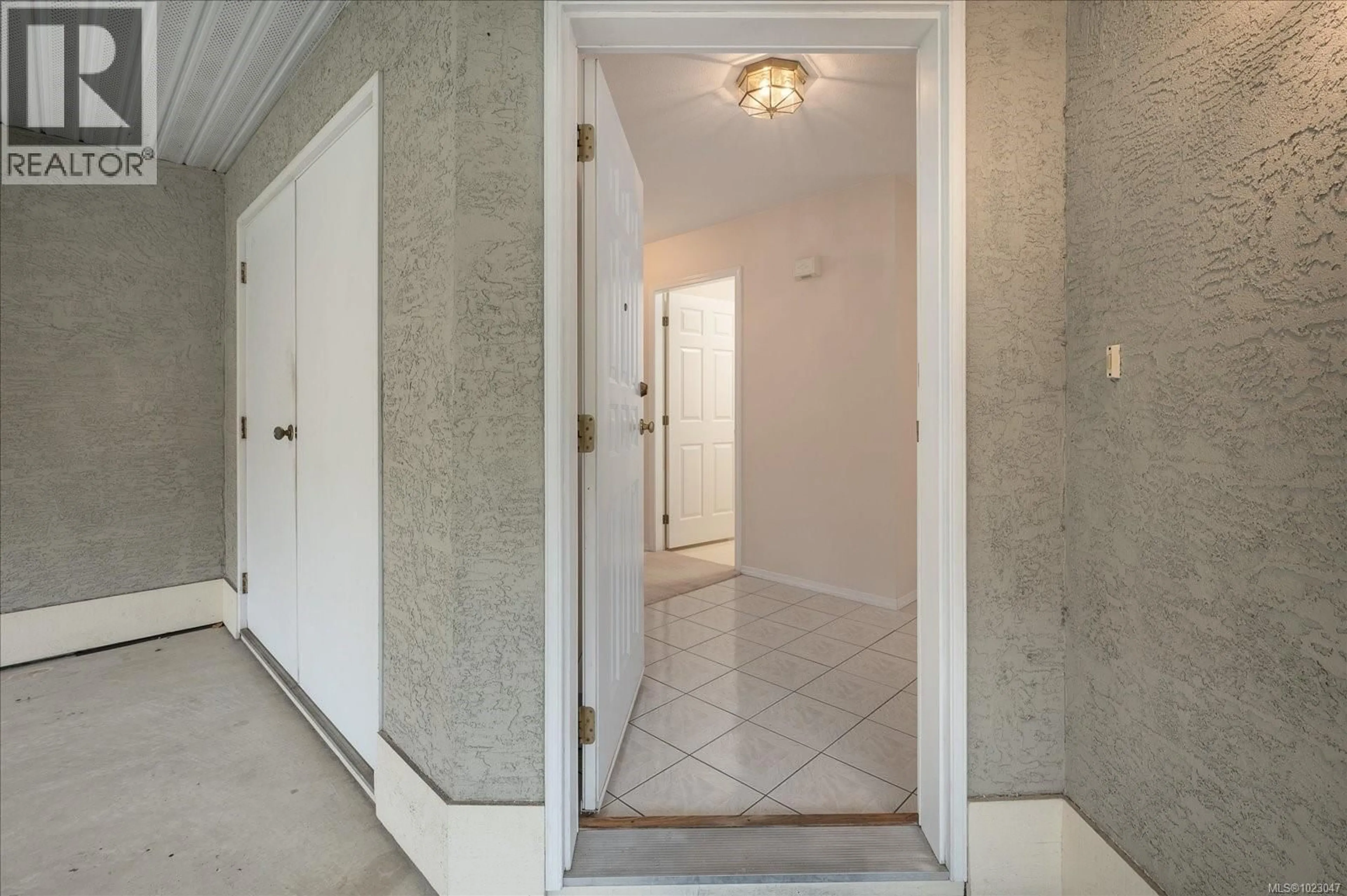 Indoor entryway for 6081 PLEASANT VALLEY WAY, Nanaimo British Columbia V9T6E7