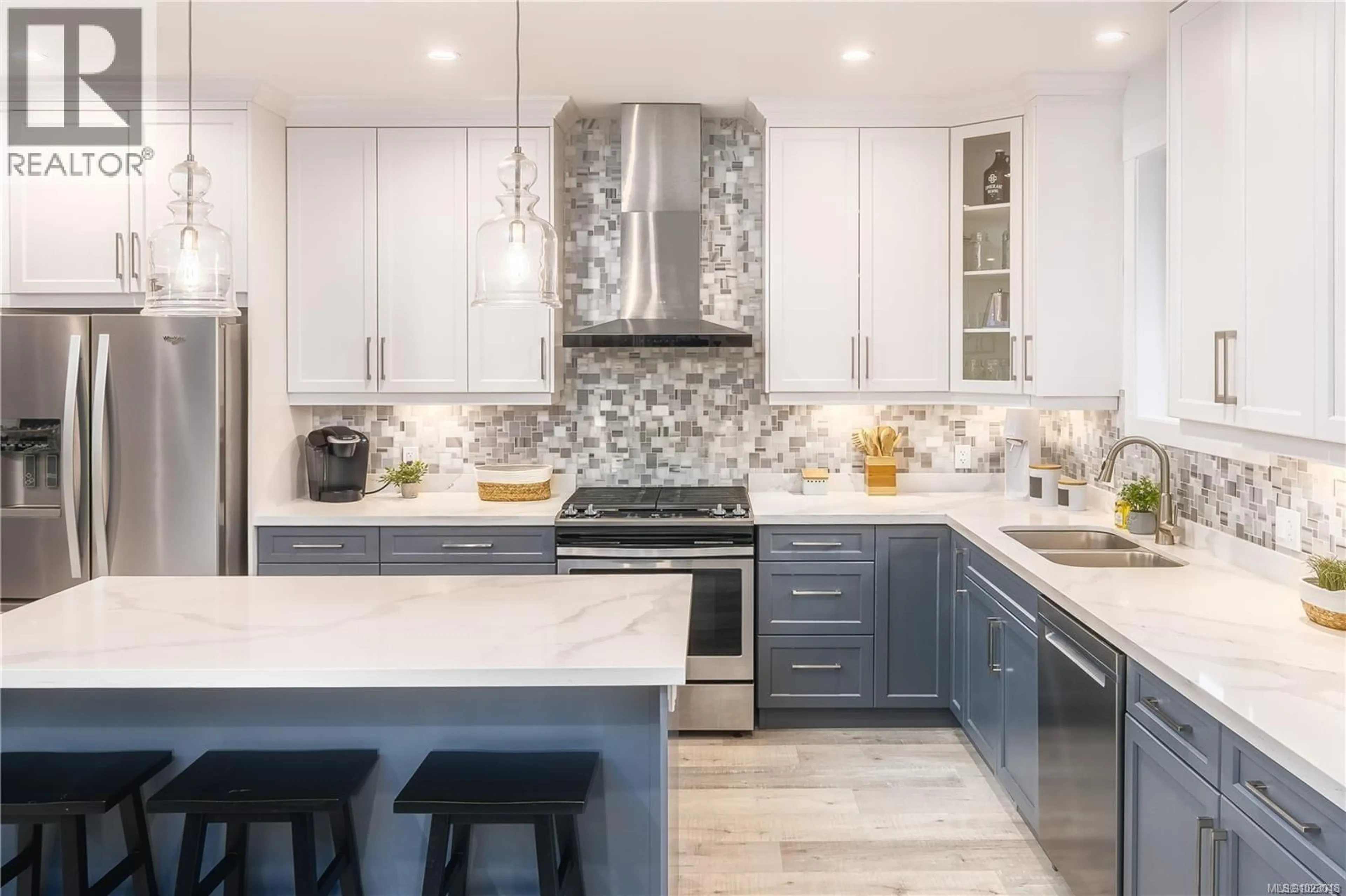 Contemporary kitchen, ceramic/tile floor for 508 DOREEN PLACE, Nanaimo British Columbia V9T4S1