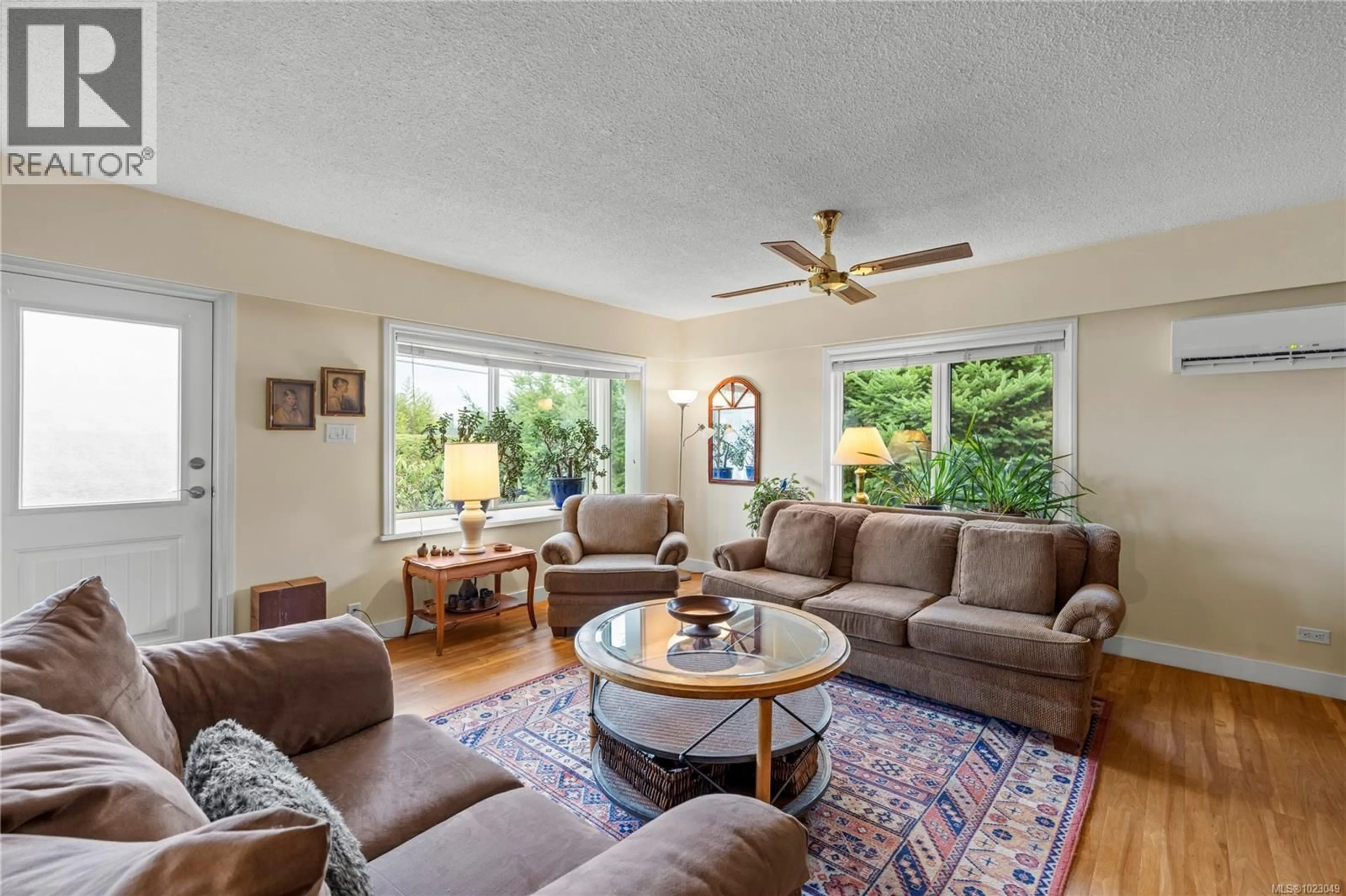 Living room with furniture, unknown for 130 MARKS AVENUE, Parksville British Columbia V9P1L8