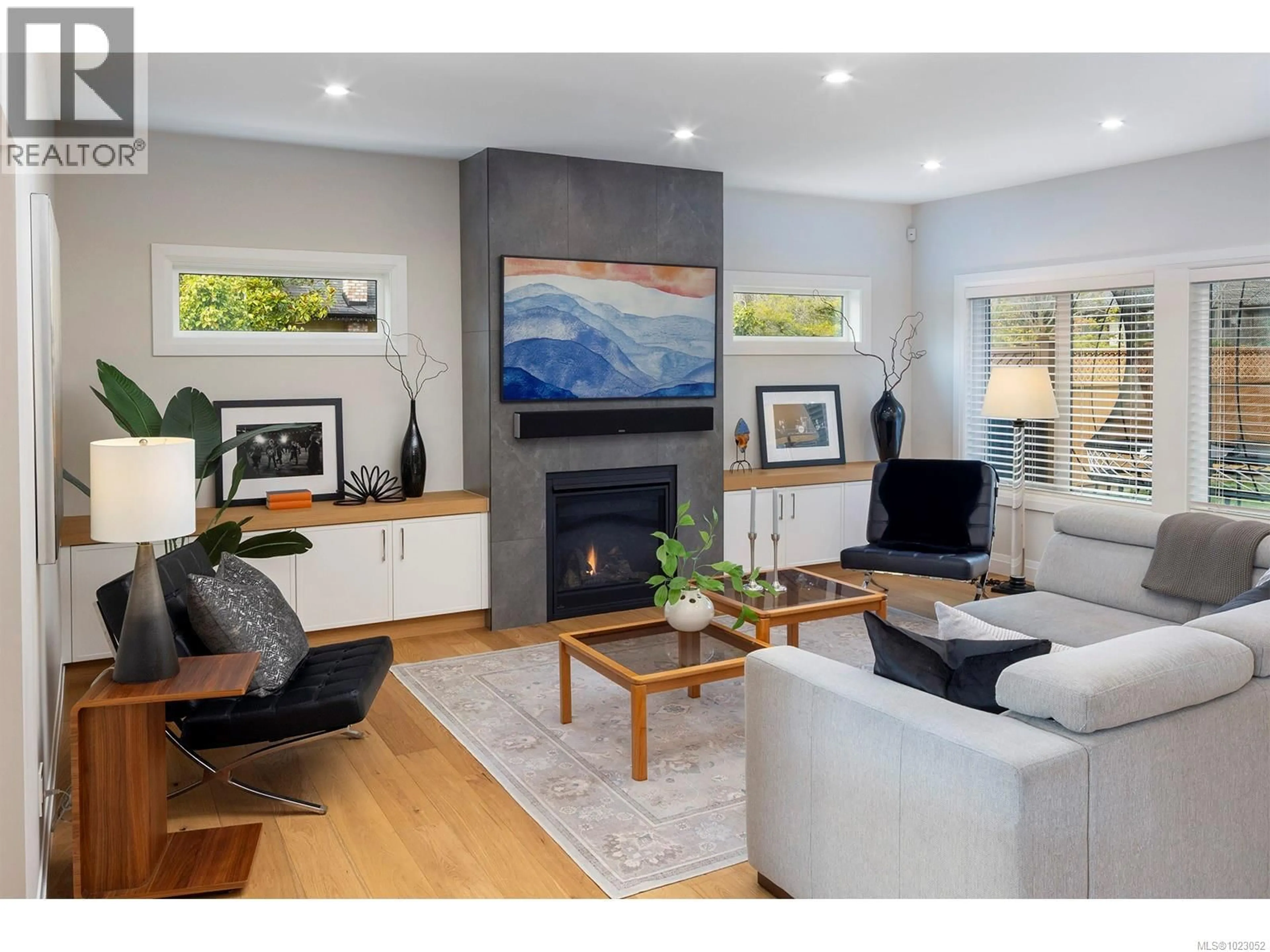 Living room with furniture, wood/laminate floor for 2580 SHERWOOD LANE, Saanich British Columbia V8N1W2