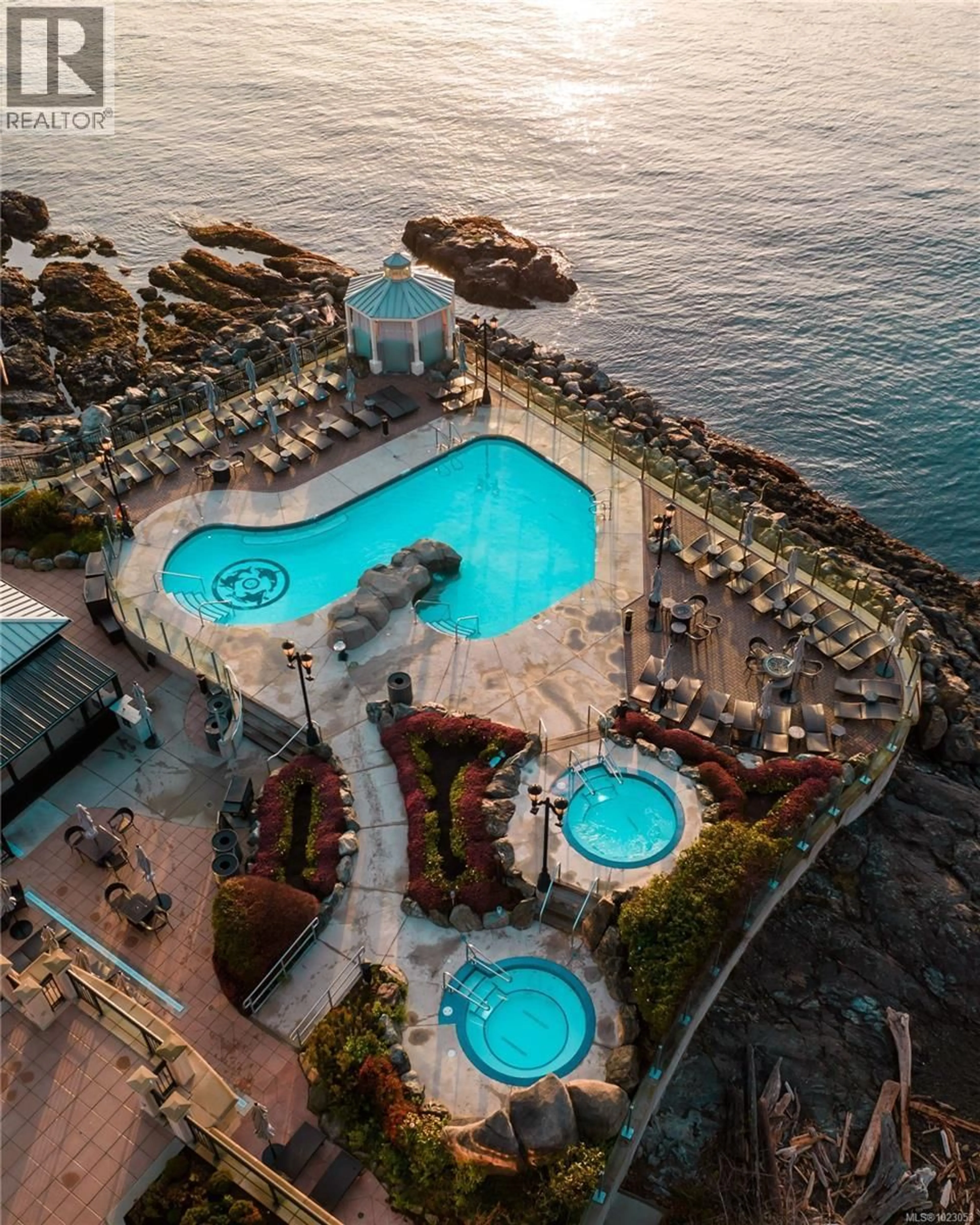 Pool for 505 - 1175 BEACH DRIVE, Oak Bay British Columbia V8S2N2